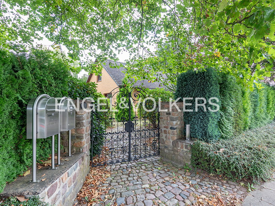 Großes stilvolles Einfamilienhaus mit Einliegerwohnung in Elstorf-Bachheide                 (Neu Wulmstorf)!