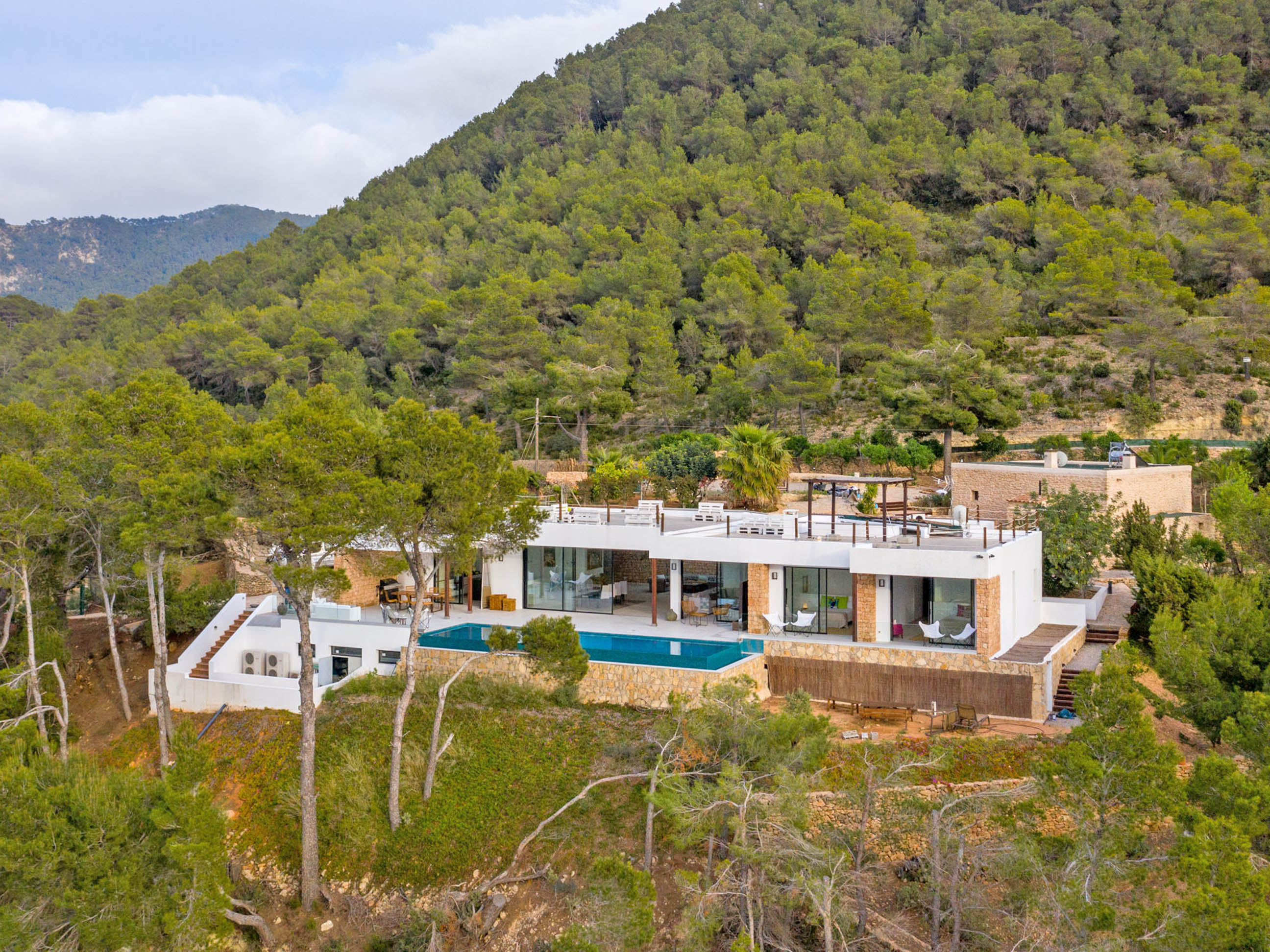 Villa moderna de lujo con vistas al mar y a la puesta de sol