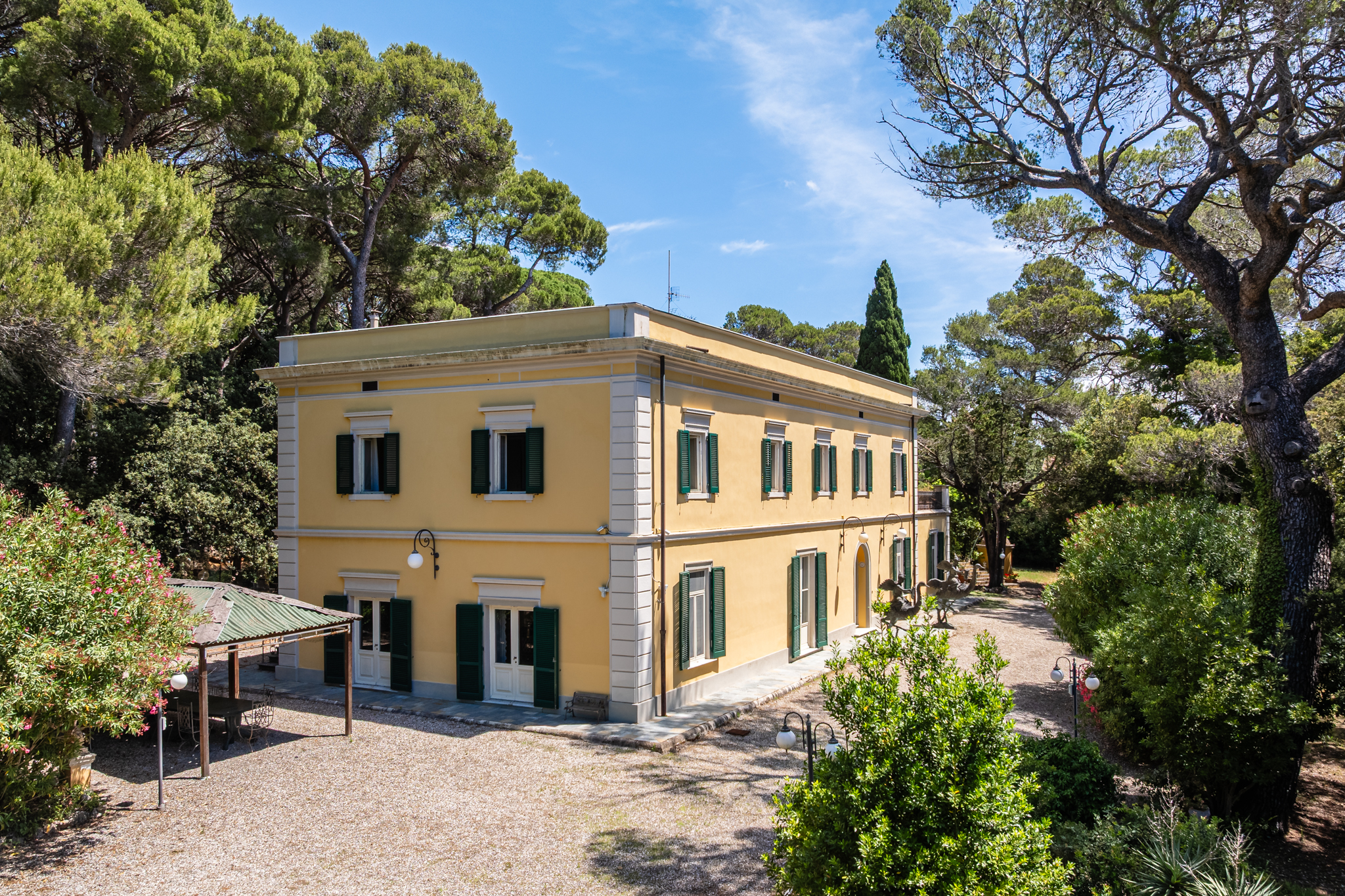 Live la dolce vita by the sea in Castiglioncello
