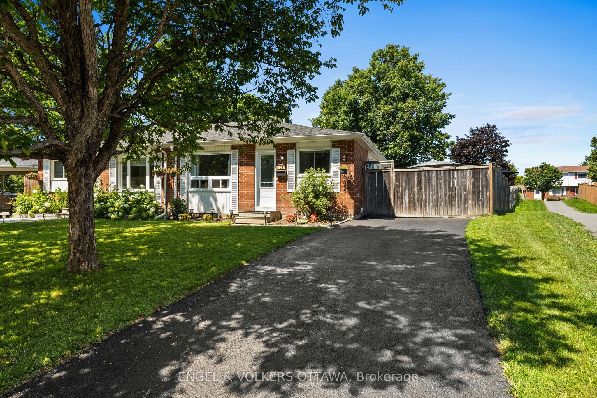 Semi-Detached Bungalow in Kanata