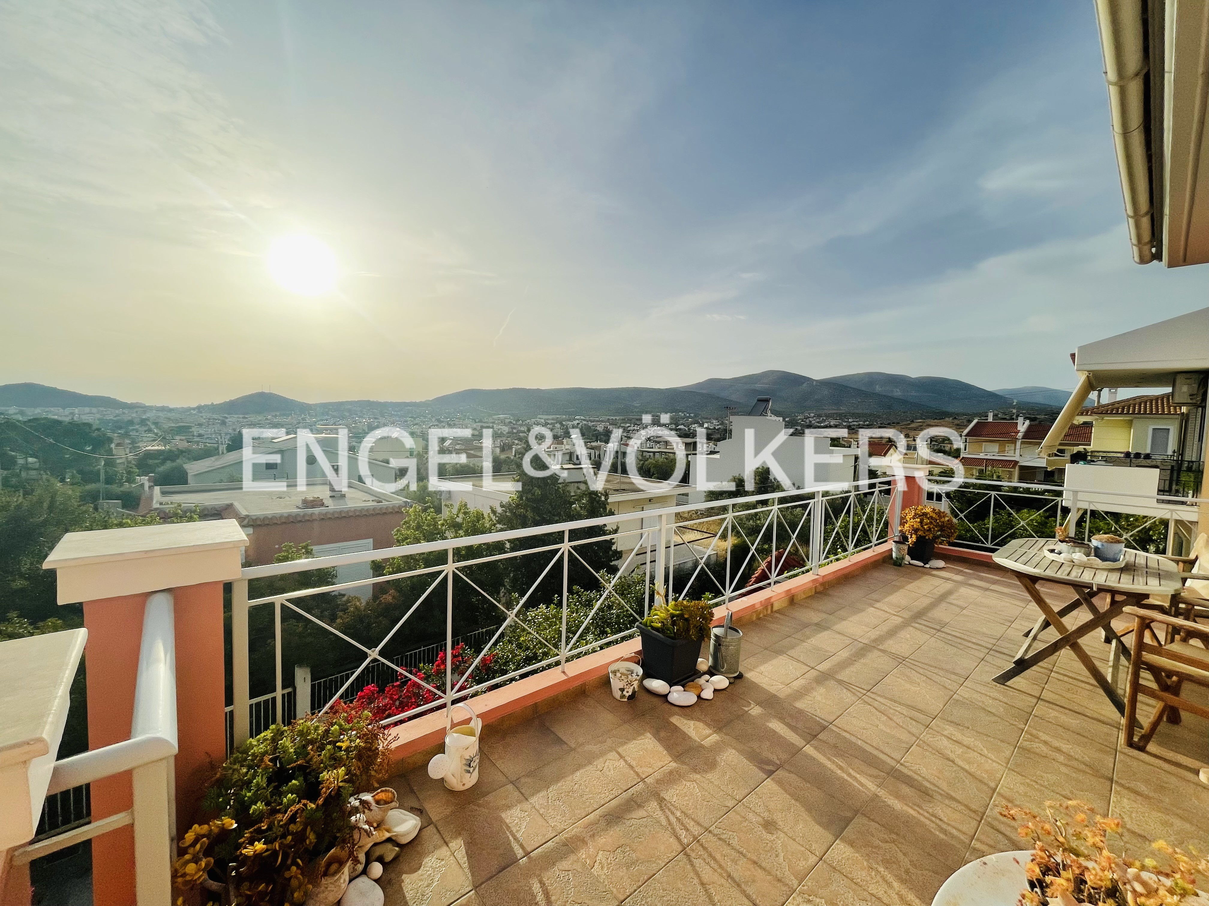 Full Floor Apartment with Open View in Vari