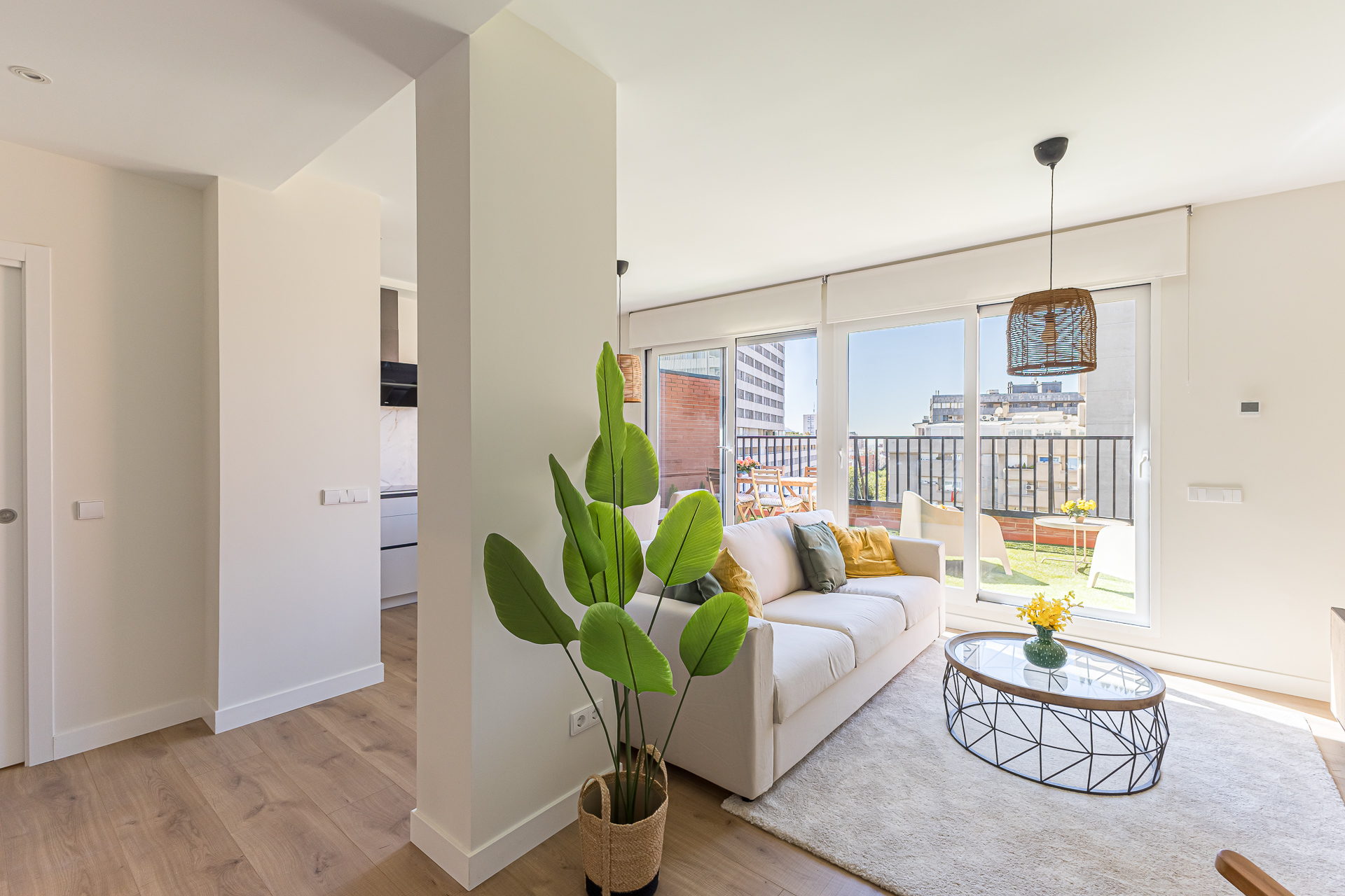 Bright renovated home with terrace, pool, and garage near Castellana.