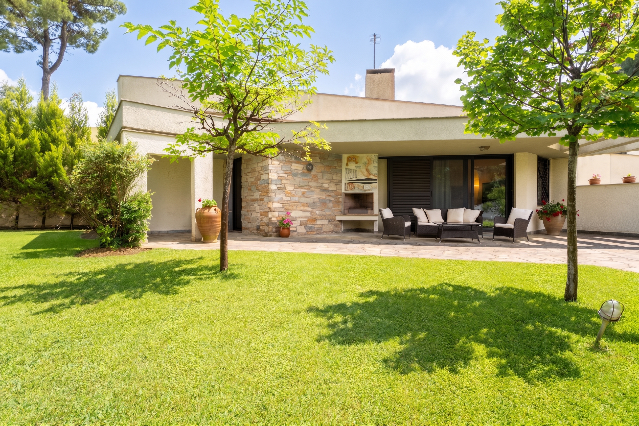 Elegant detached house with pool in Sani Forest