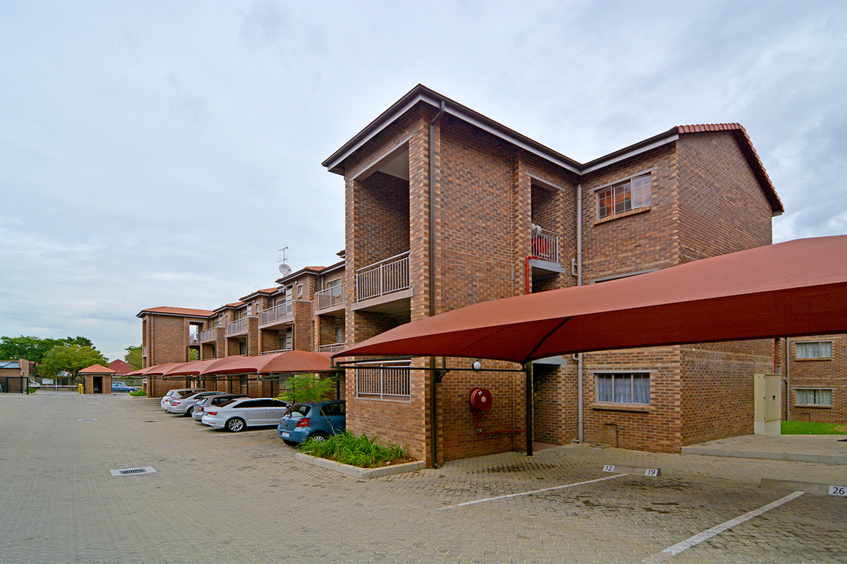 Modern First-Floor 2-Bedroom Apartment with Costs Included
