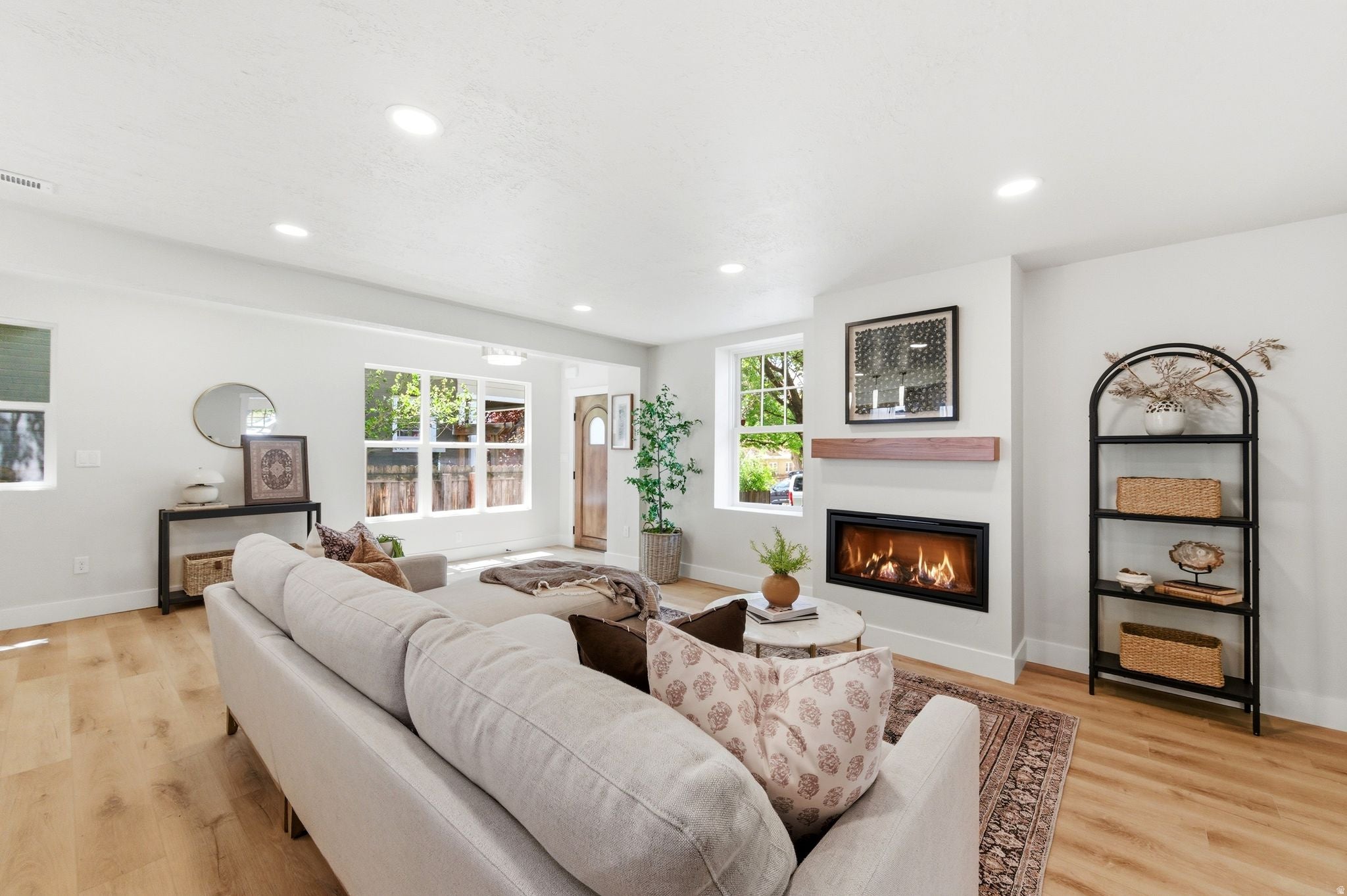 Stylish Avenues Home | 2 Primary Suites + Space