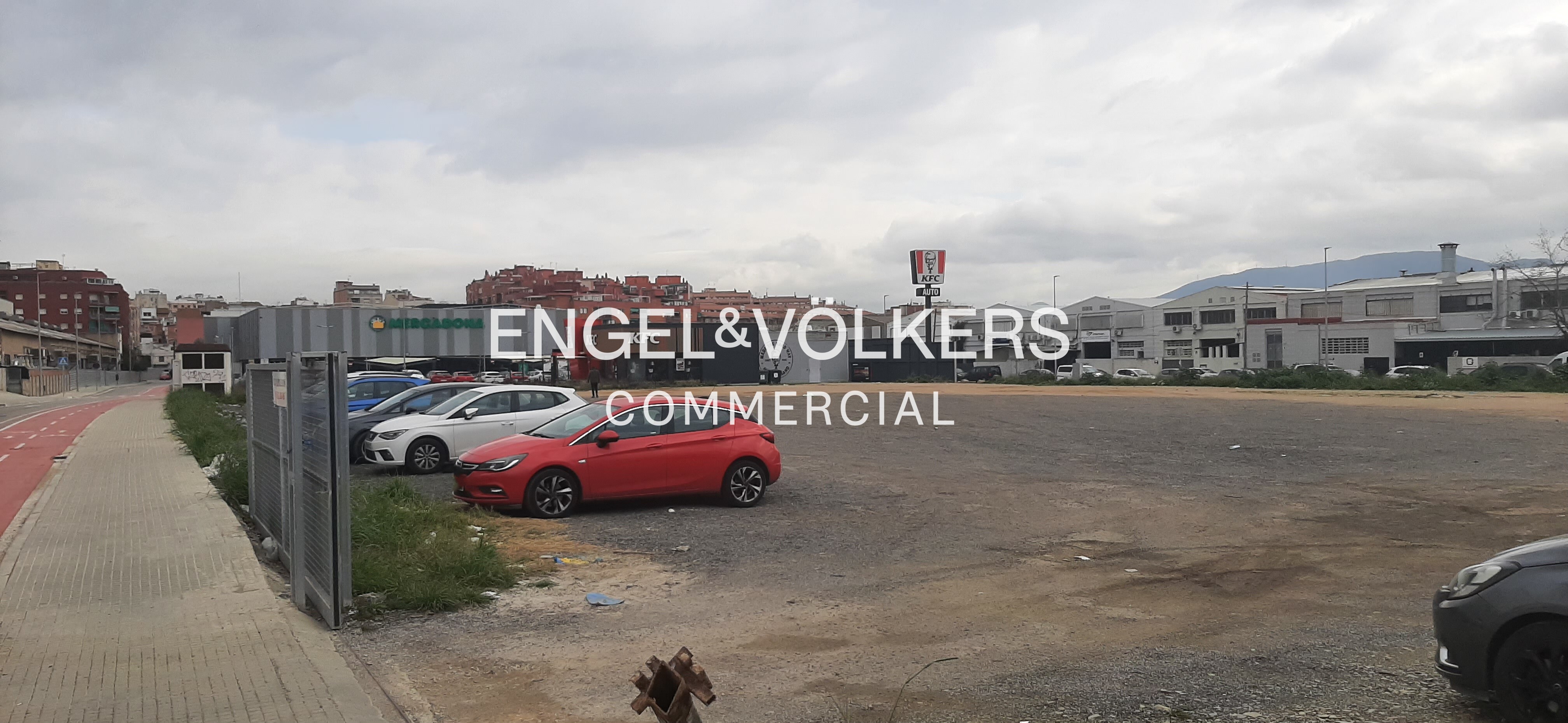 Solar urbano para construir un  gran edificio comercial