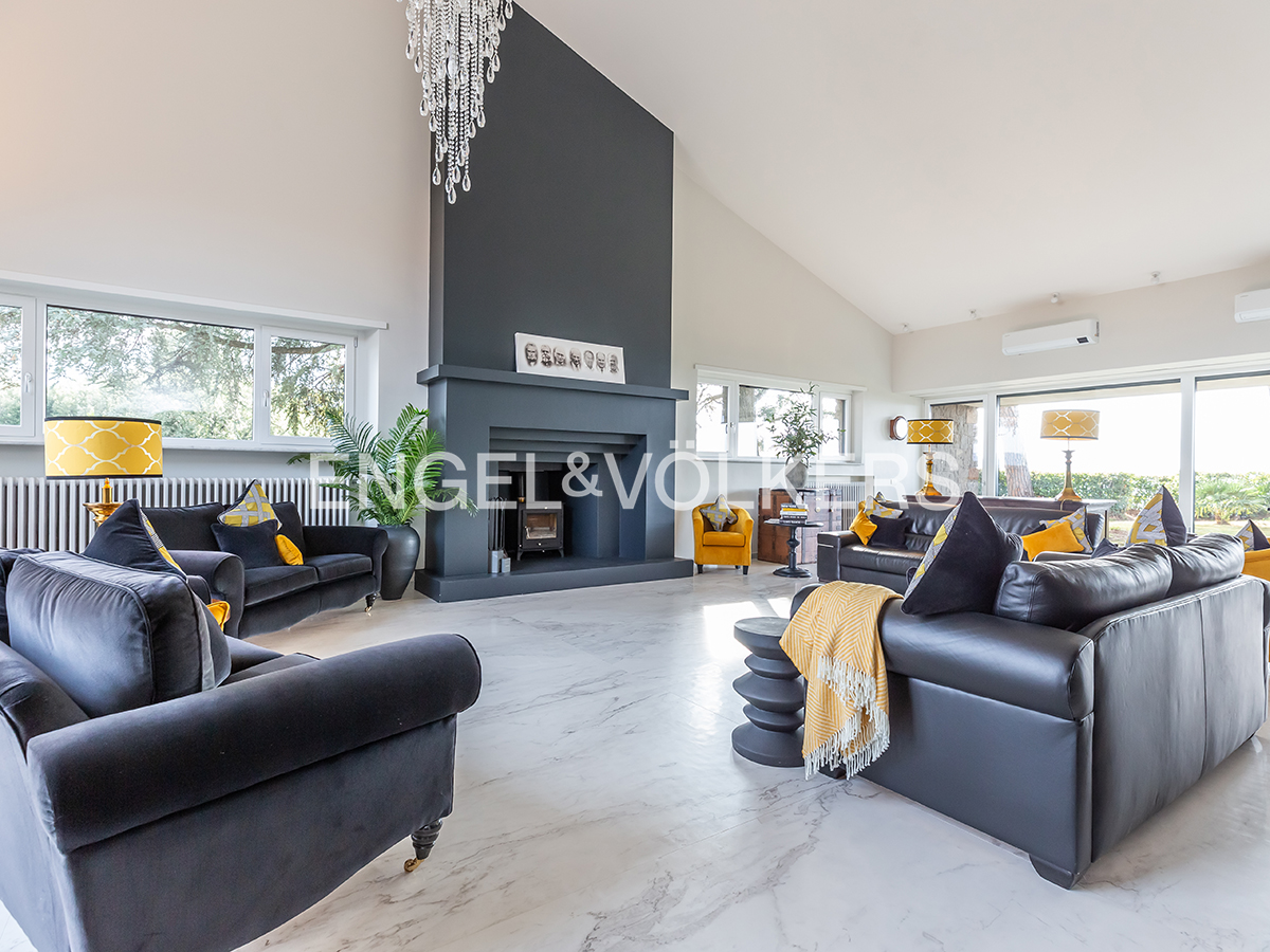 Prestigious panoramic villa with private park on Lake Albano