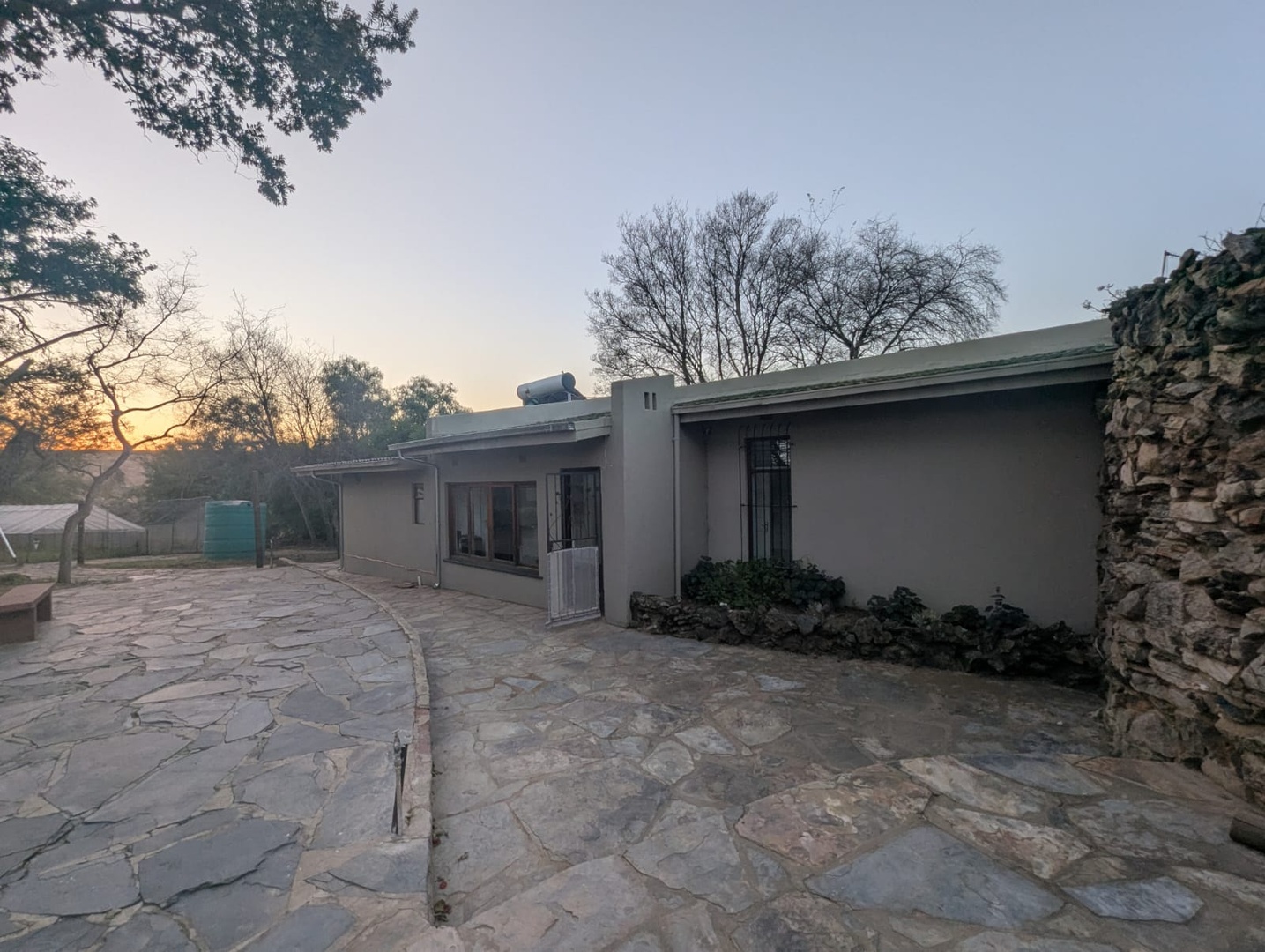 Tranquil 2 bedroom farm cottage, off grid, borehole water