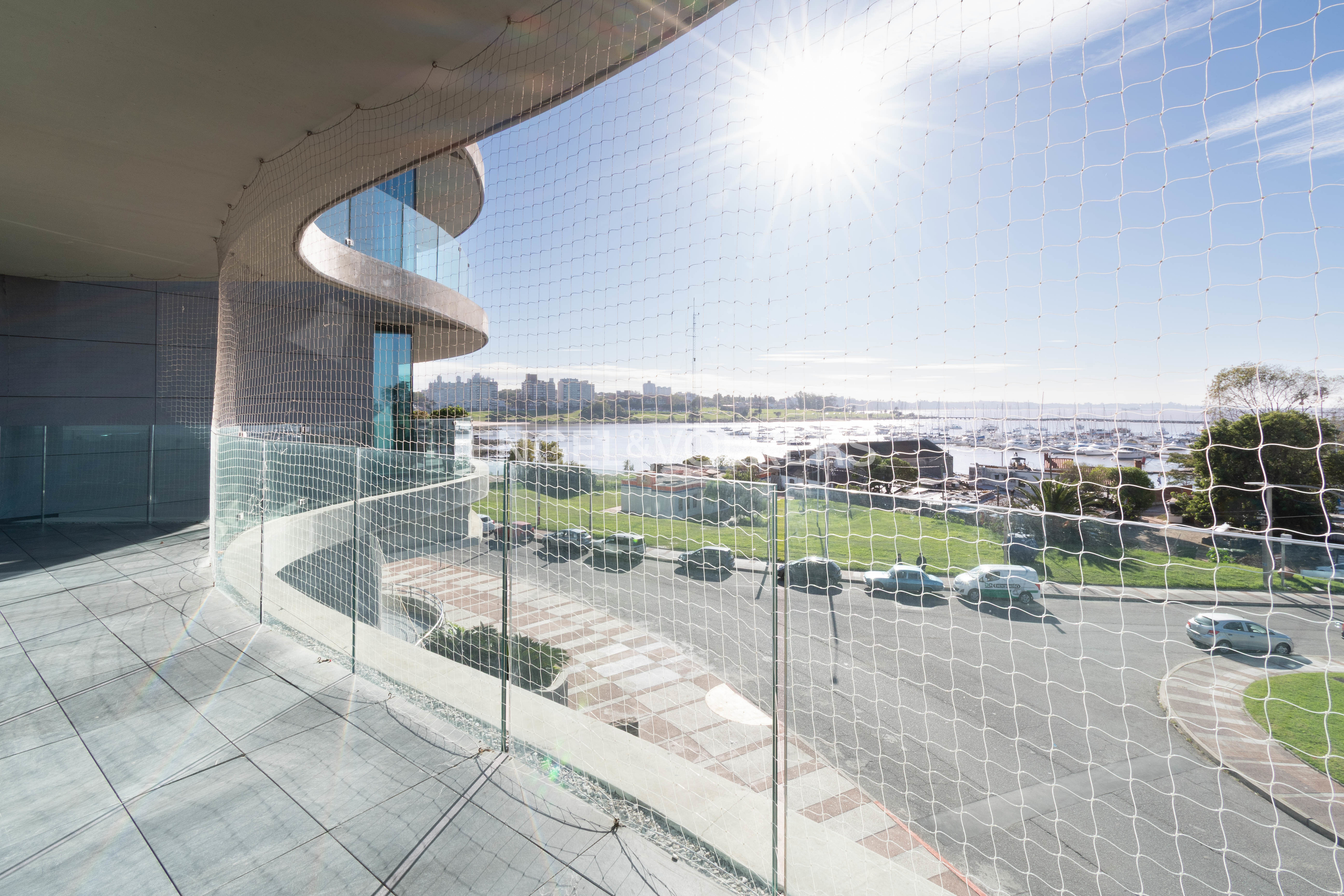 Impressive 3-bedroom apartment in the Forum building, Puerto del Buceo