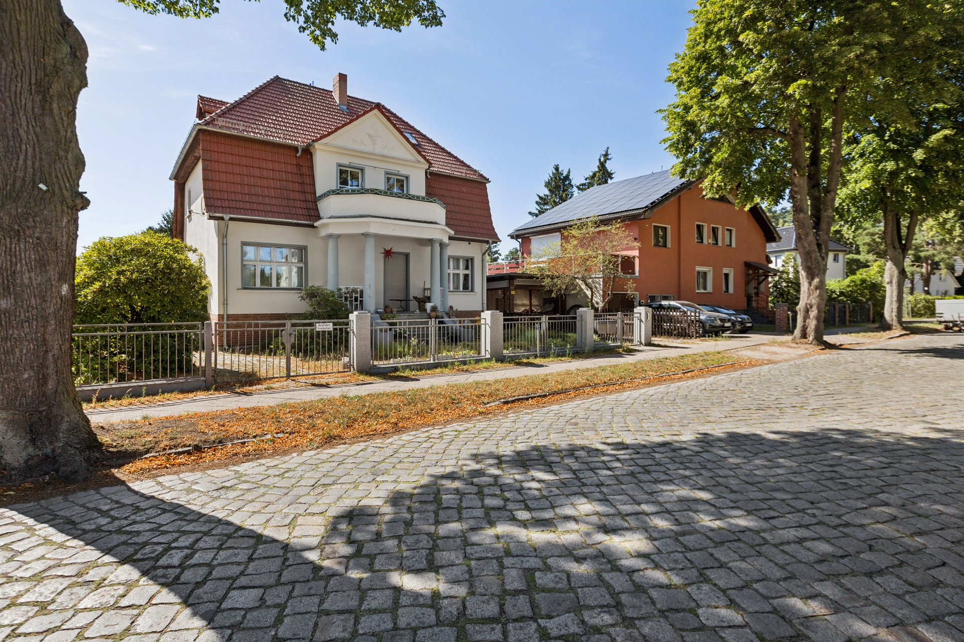 Zweifamilienhaus auf großzügigem Grundstück mit vielseitigen Nutzungsmöglichkeiten