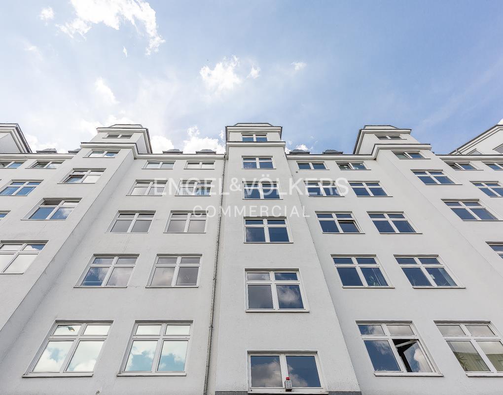 Modernes Loft-Büro mit Terrasse in Mitte