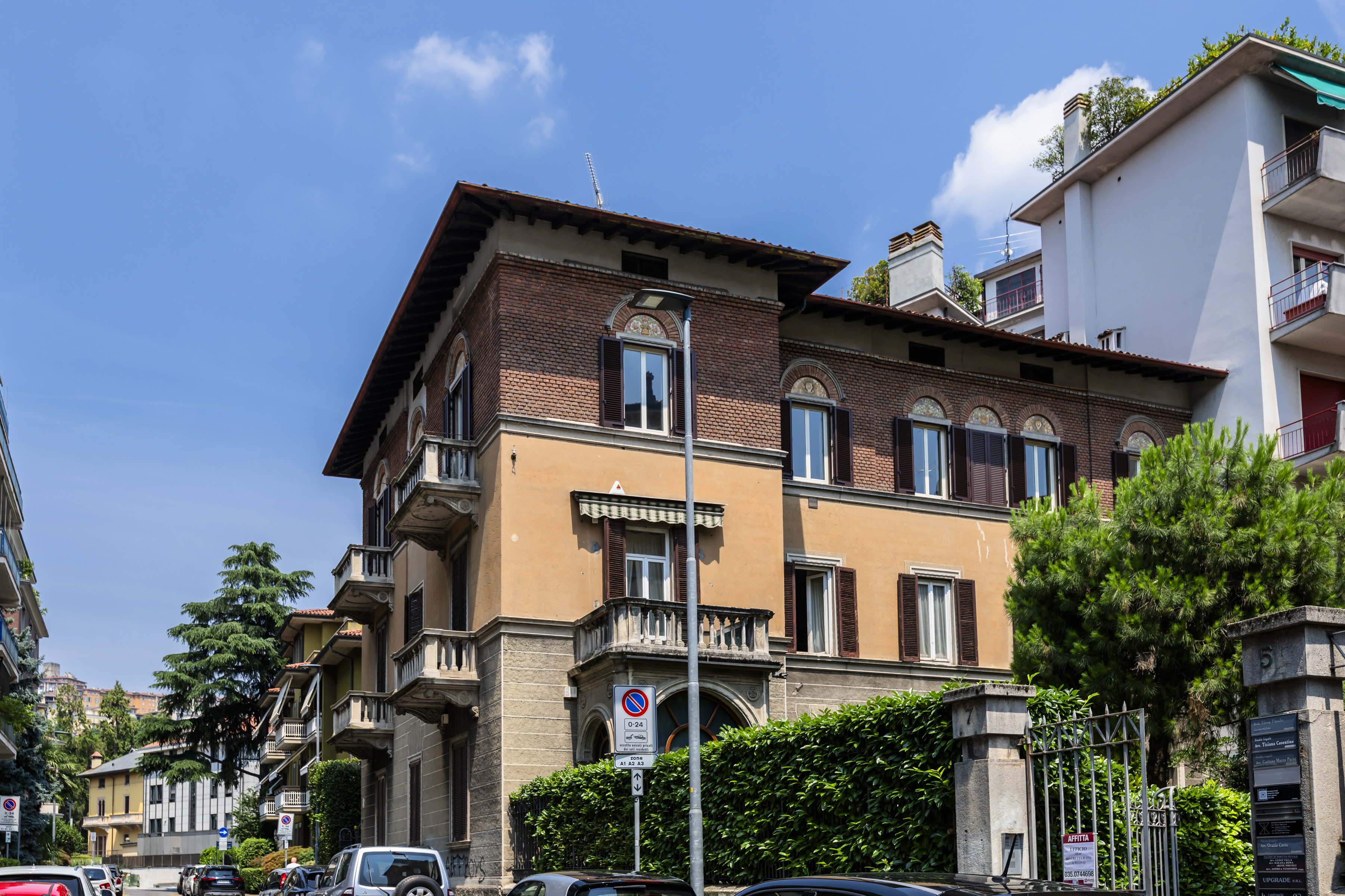 Spacious top-floor apartment on Via Cucchi