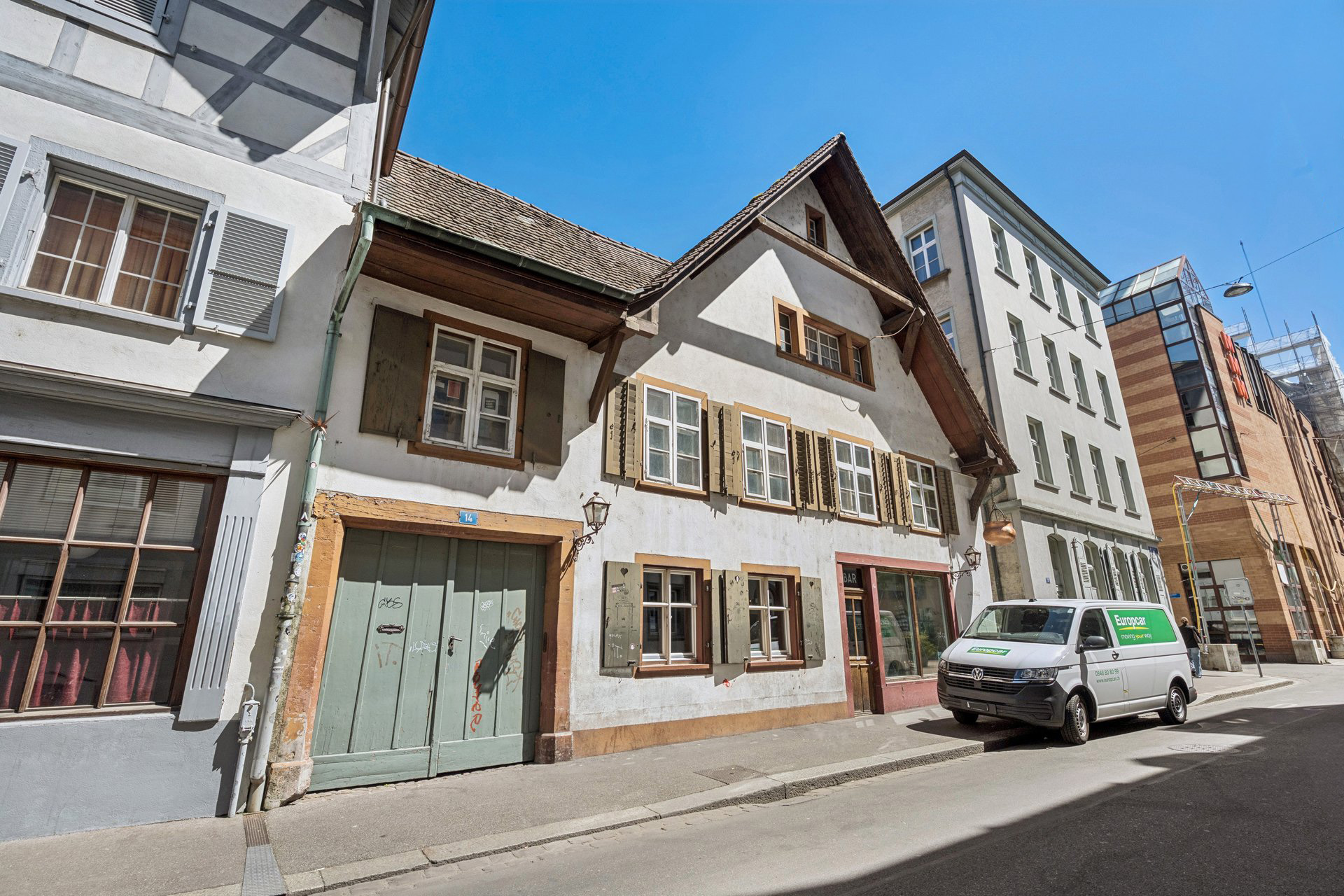 Commercial property under a building lease