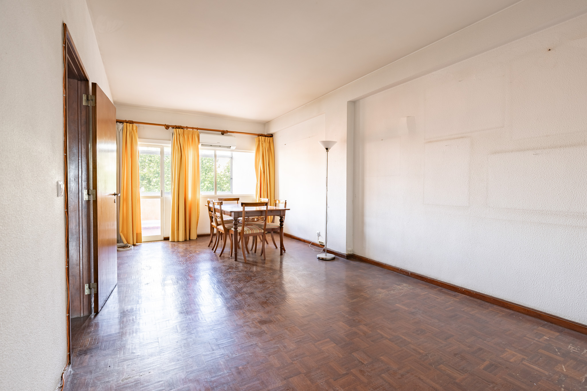 3-Bed Apt w/ Private Terrace in Avenidas Novas — Renovation Opportunity in a Prime Location