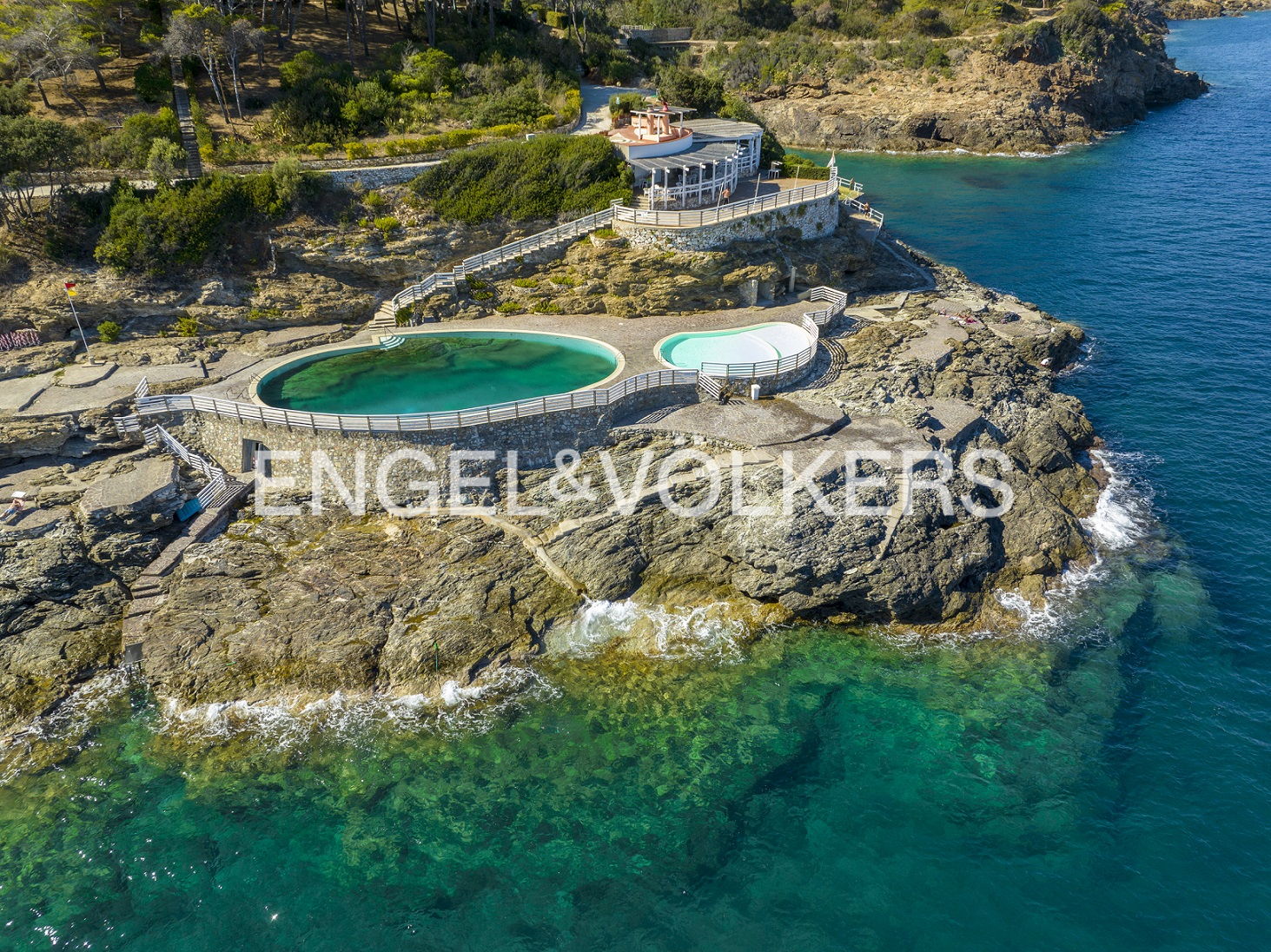 Capo d'Arco: terraced house surrounded by nature