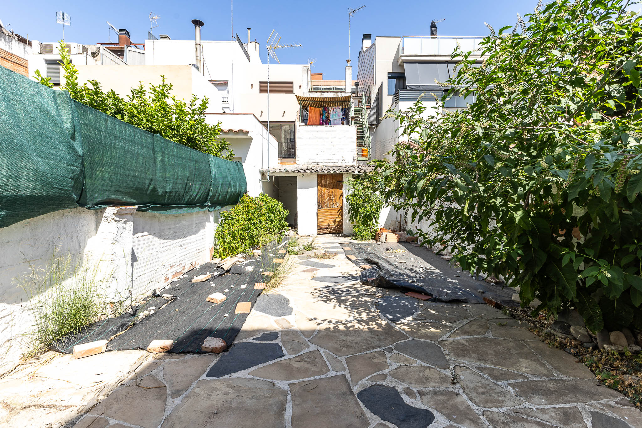 Casa de poble exclusiva amb ànima i gran potencial de reforma