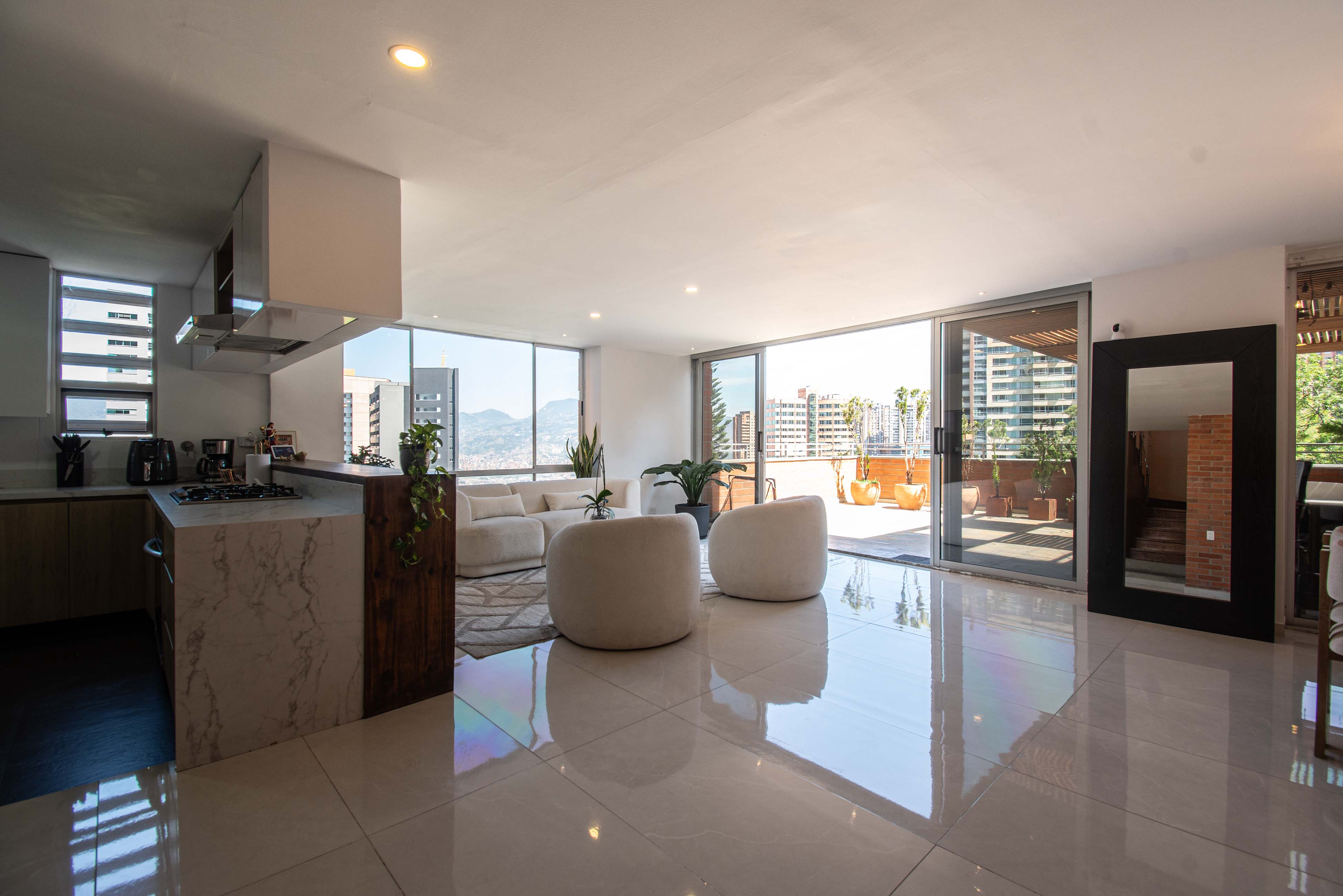 Apartamento con terraza y clubhouse para venta en El Tesoro, El Poblado