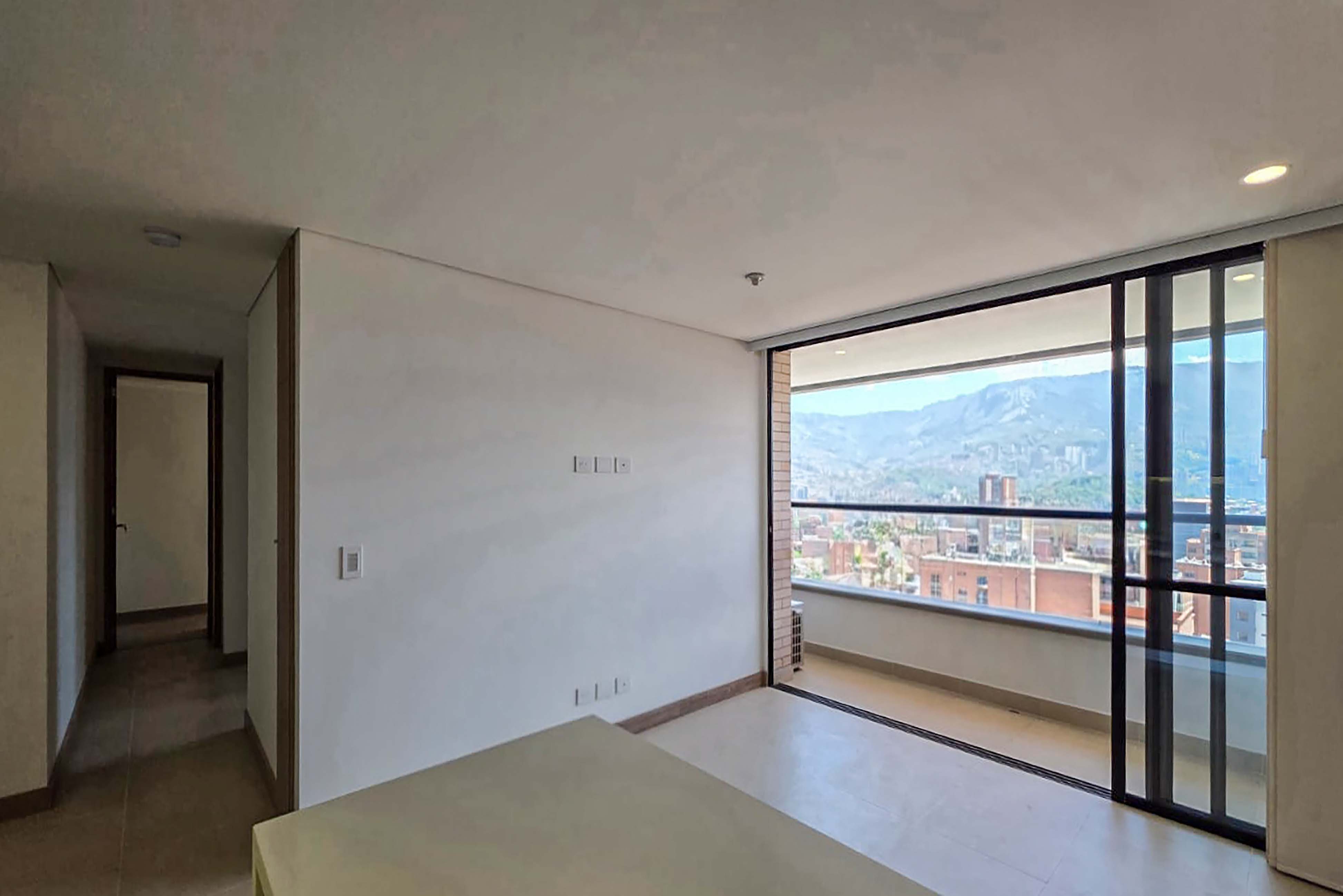 Apartamento con balcón y clubhouse para venta en Laureles