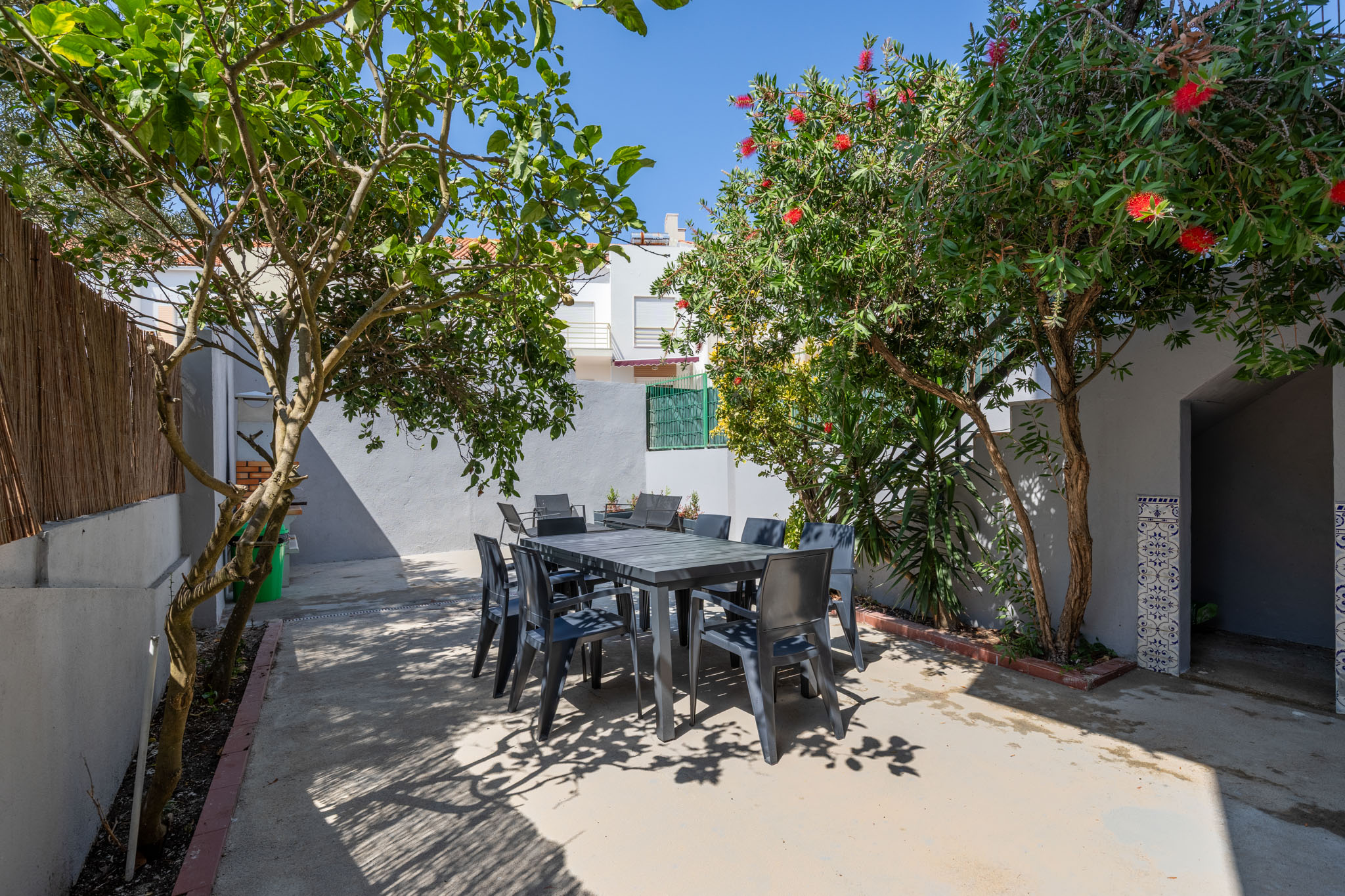 Renovated 4+3-bedroom home in Charneca da Caparica