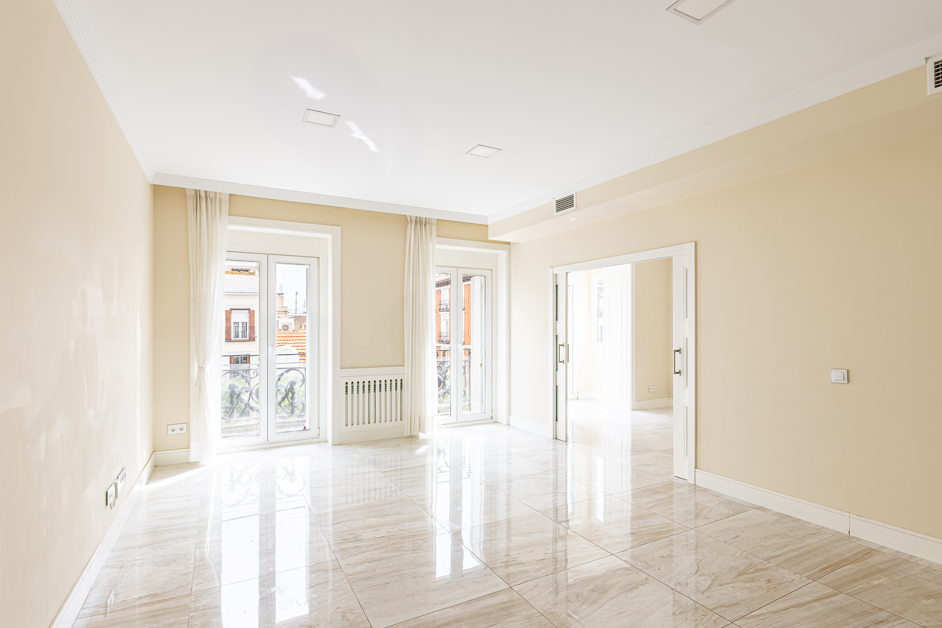 Piso de 3 Dormitorios, reformado y luminoso en Chamberí, disponible para entrar inmediato