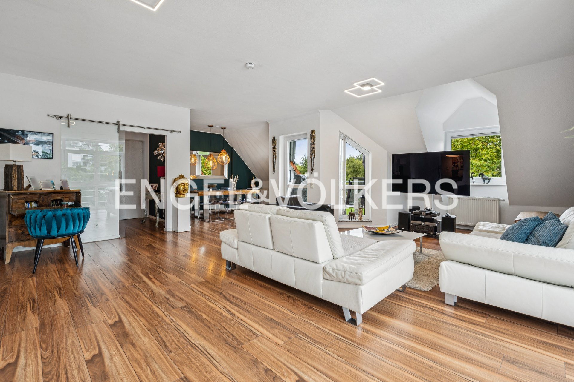 Großzügiges Wohnen auf zwei Ebenen mit 2 Balkonen und Aufzug