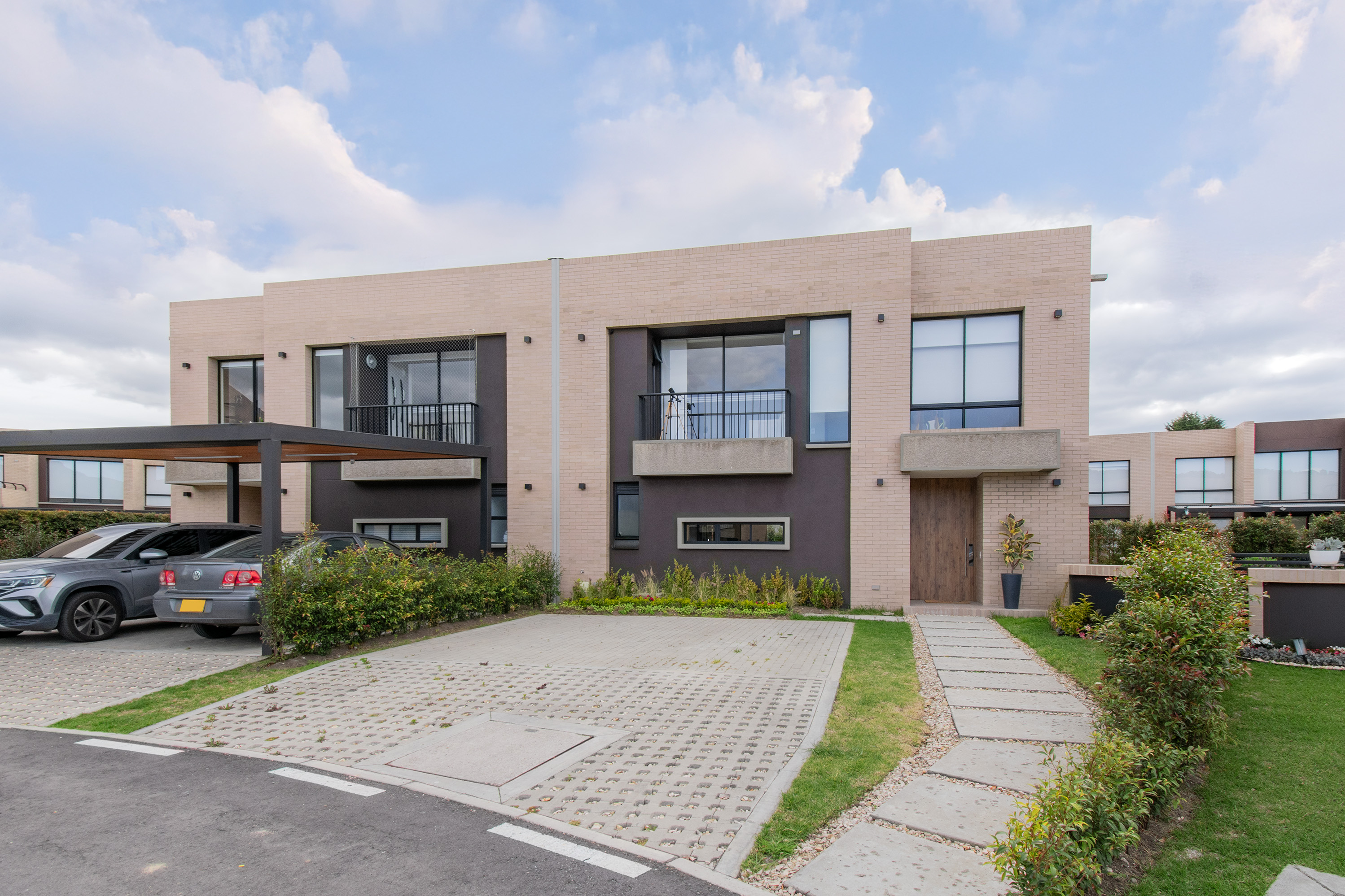 Moderna casa para venta en conjunto cerrado en Chía