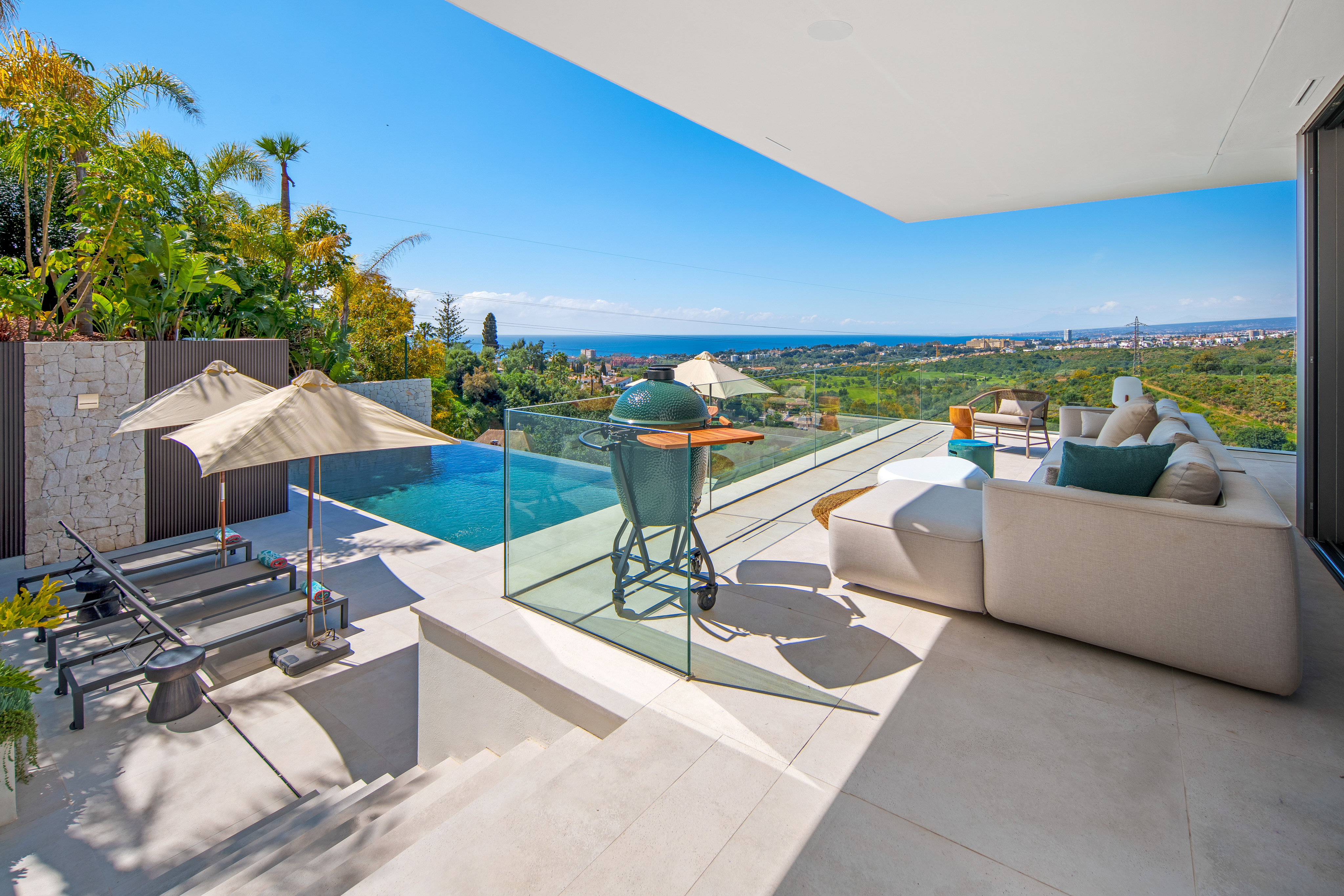 Moderne Villa mit grenzenlosem Ausblick