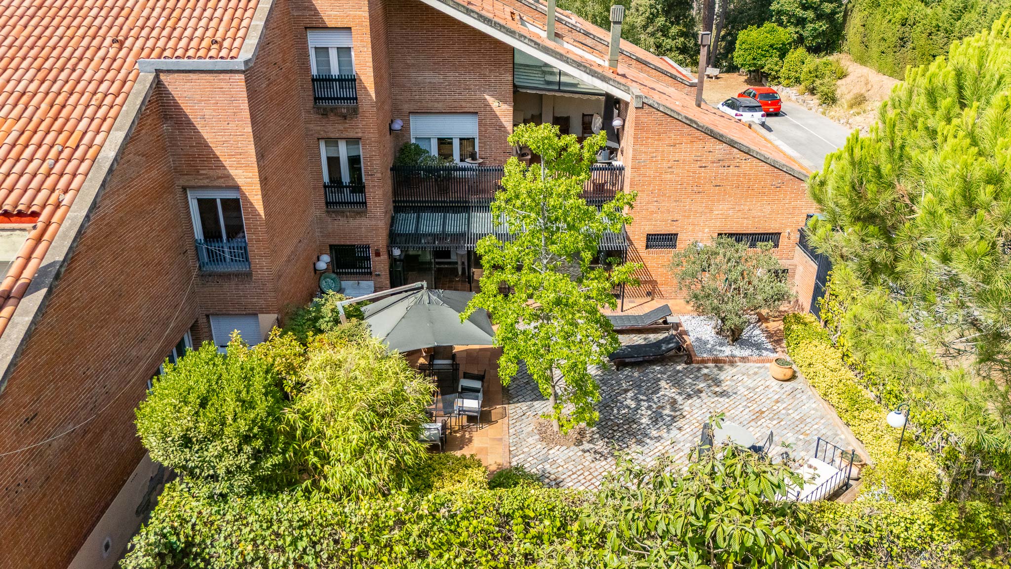 Large family home with garden, terrace and 7 bedrooms in Matadepera