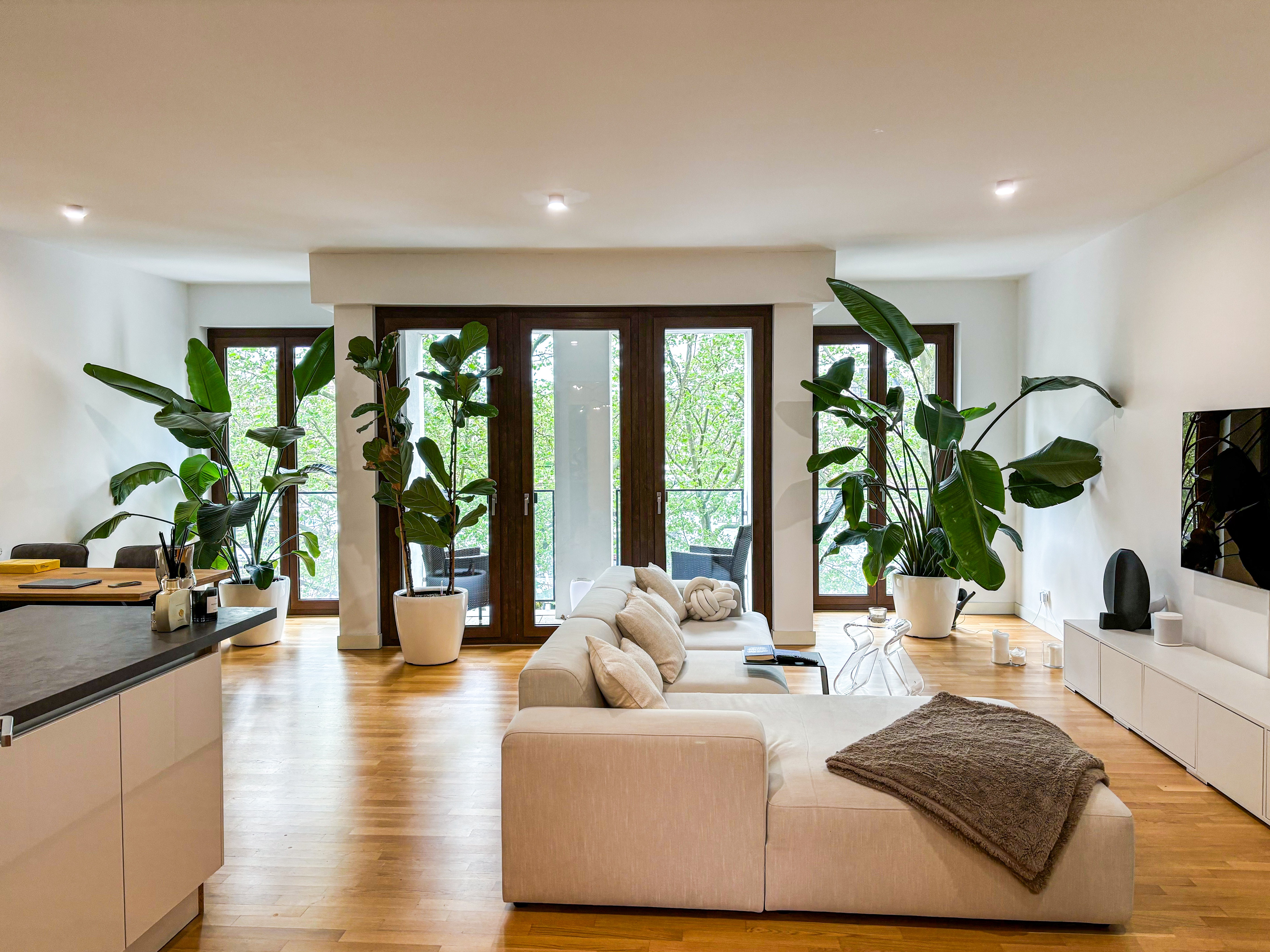 Light-filled, modern three-room apartment directly on the Main River