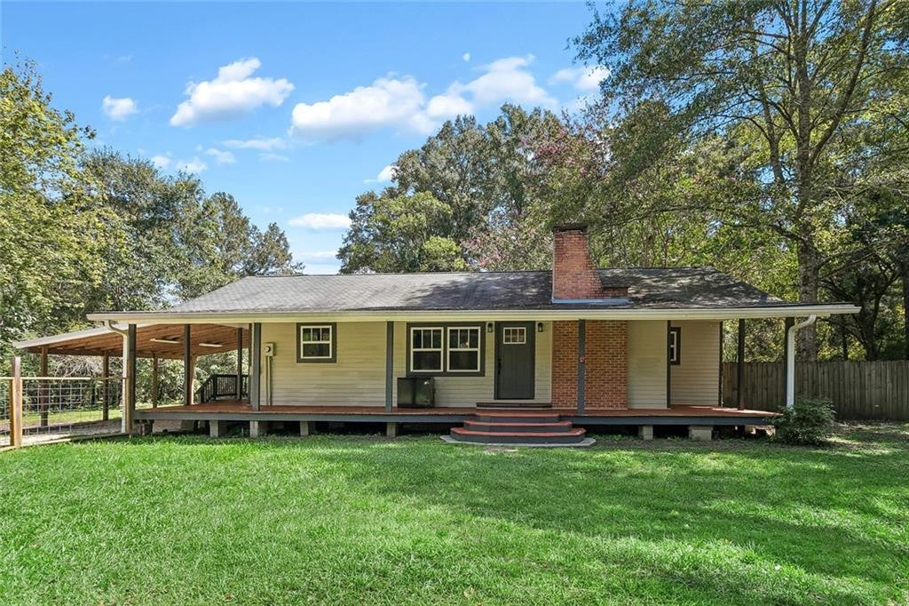 Peaceful Folsom Cottage with Wraparound Porch