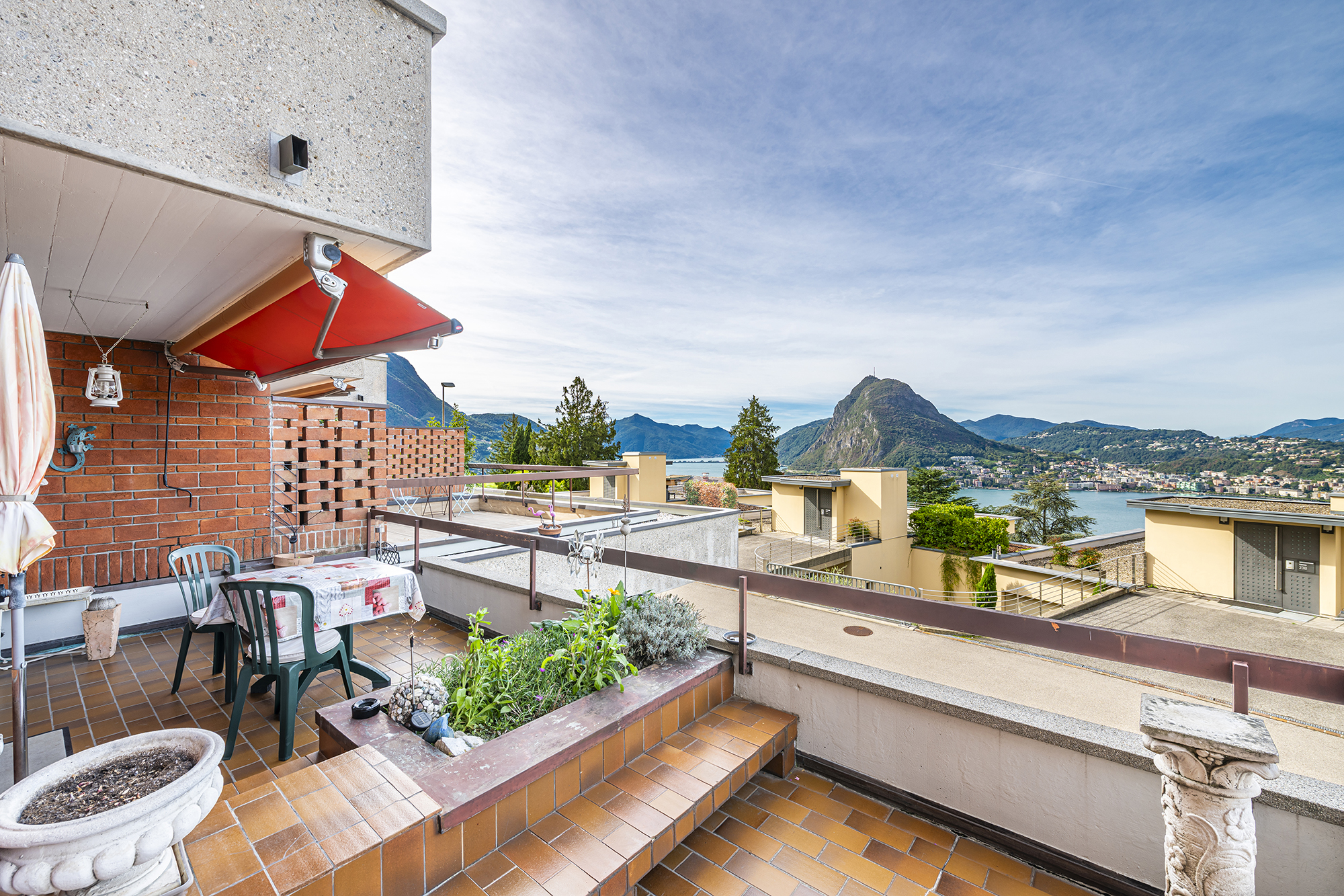 Lake views in a peaceful setting | Unit A