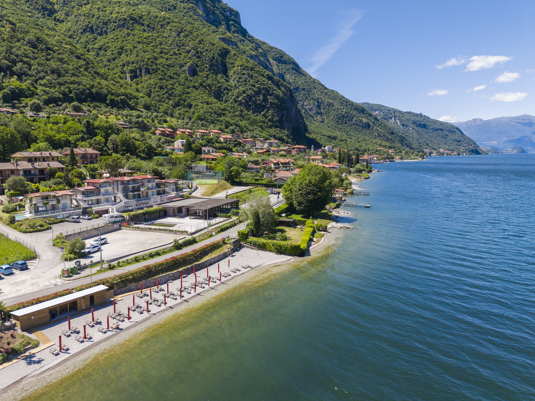 Modern two-level apartment with terraces and lake views near Bellagio