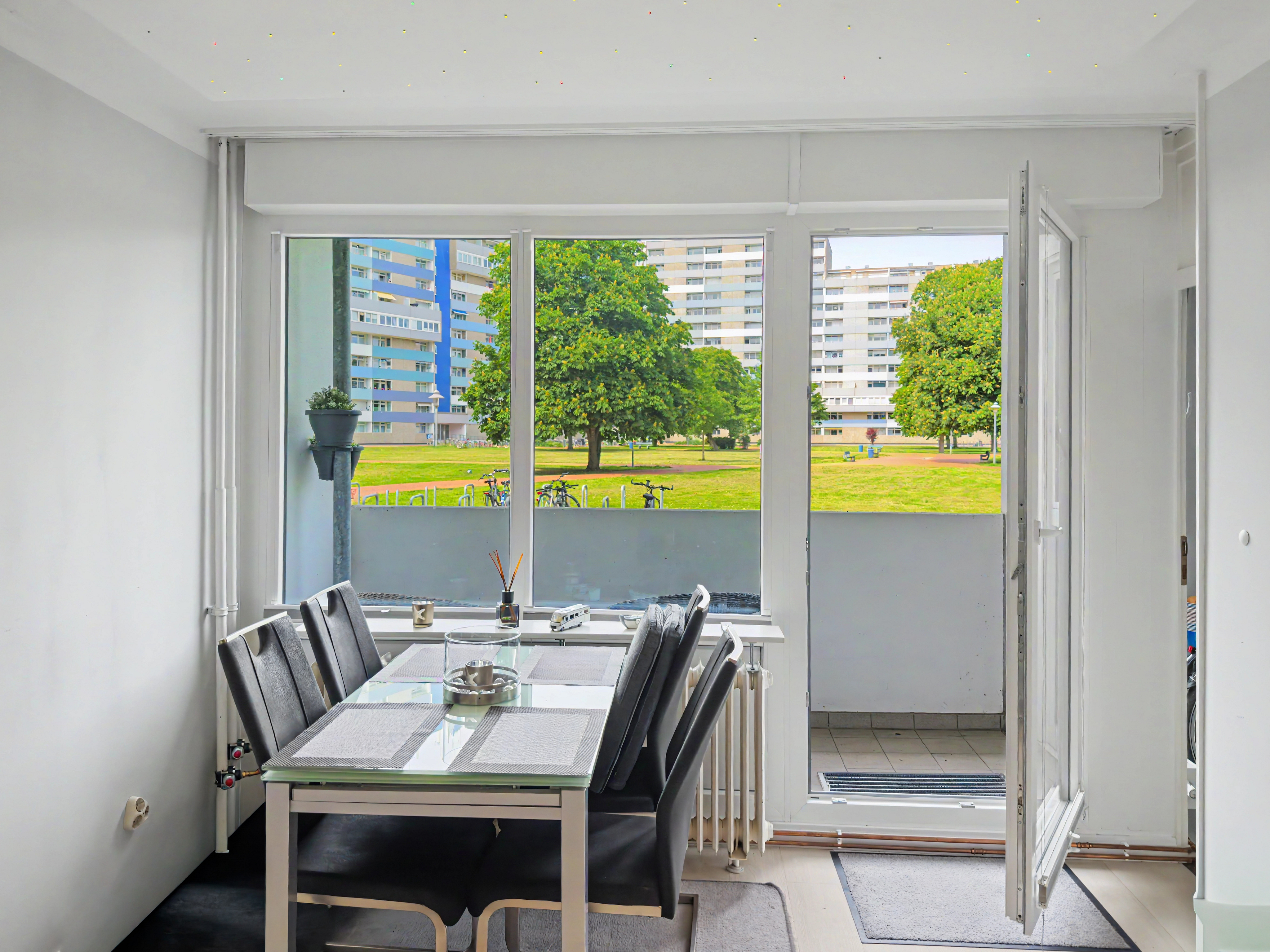 Urlaubsglück - Sanierte Ferienwohnung mit Balkon & Parkplatz