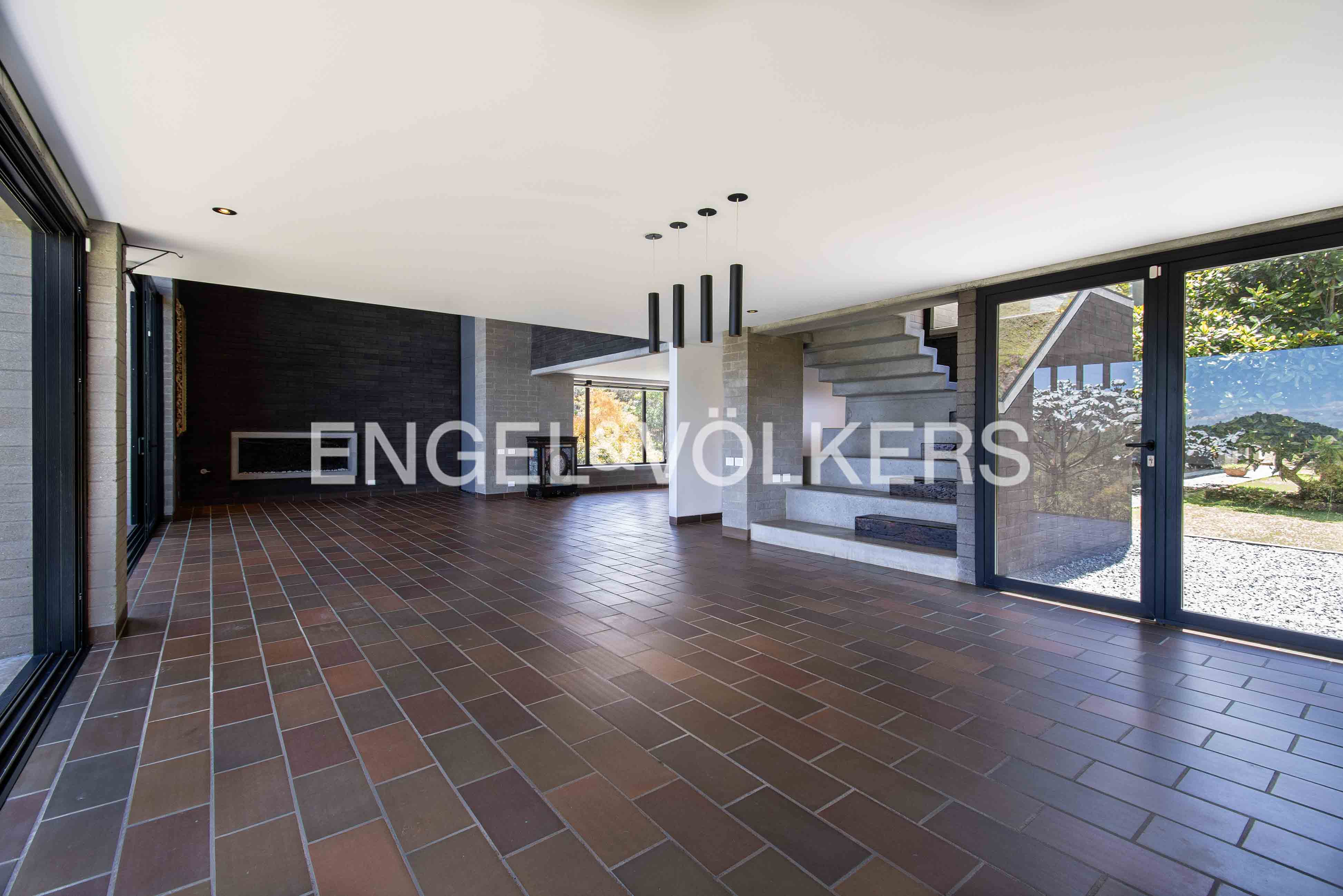 Casa moderna en parcelación para venta en Alto del Escobero, Envigado