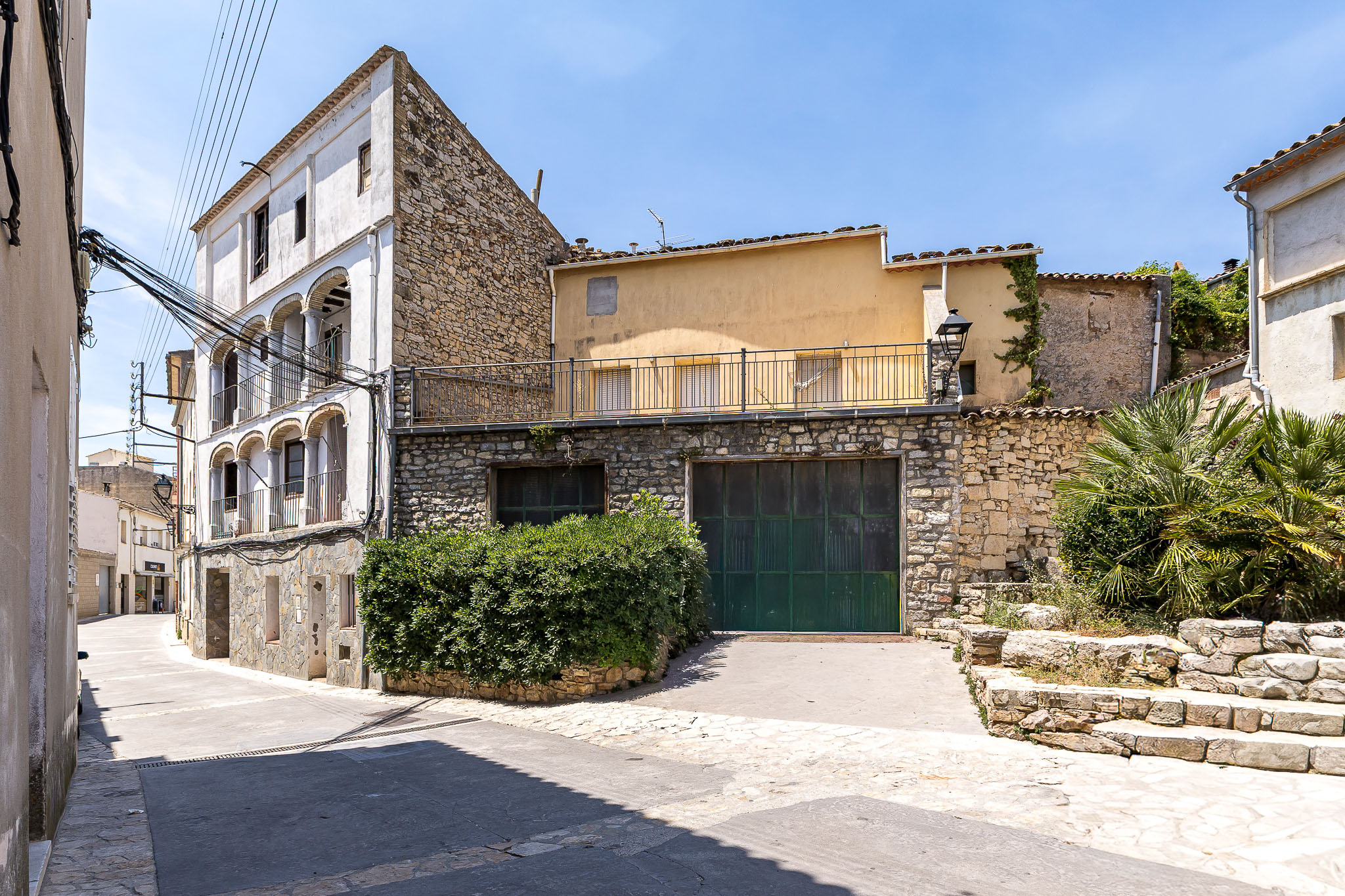 House with 518 m² to renovate in the heart of La Llacuna