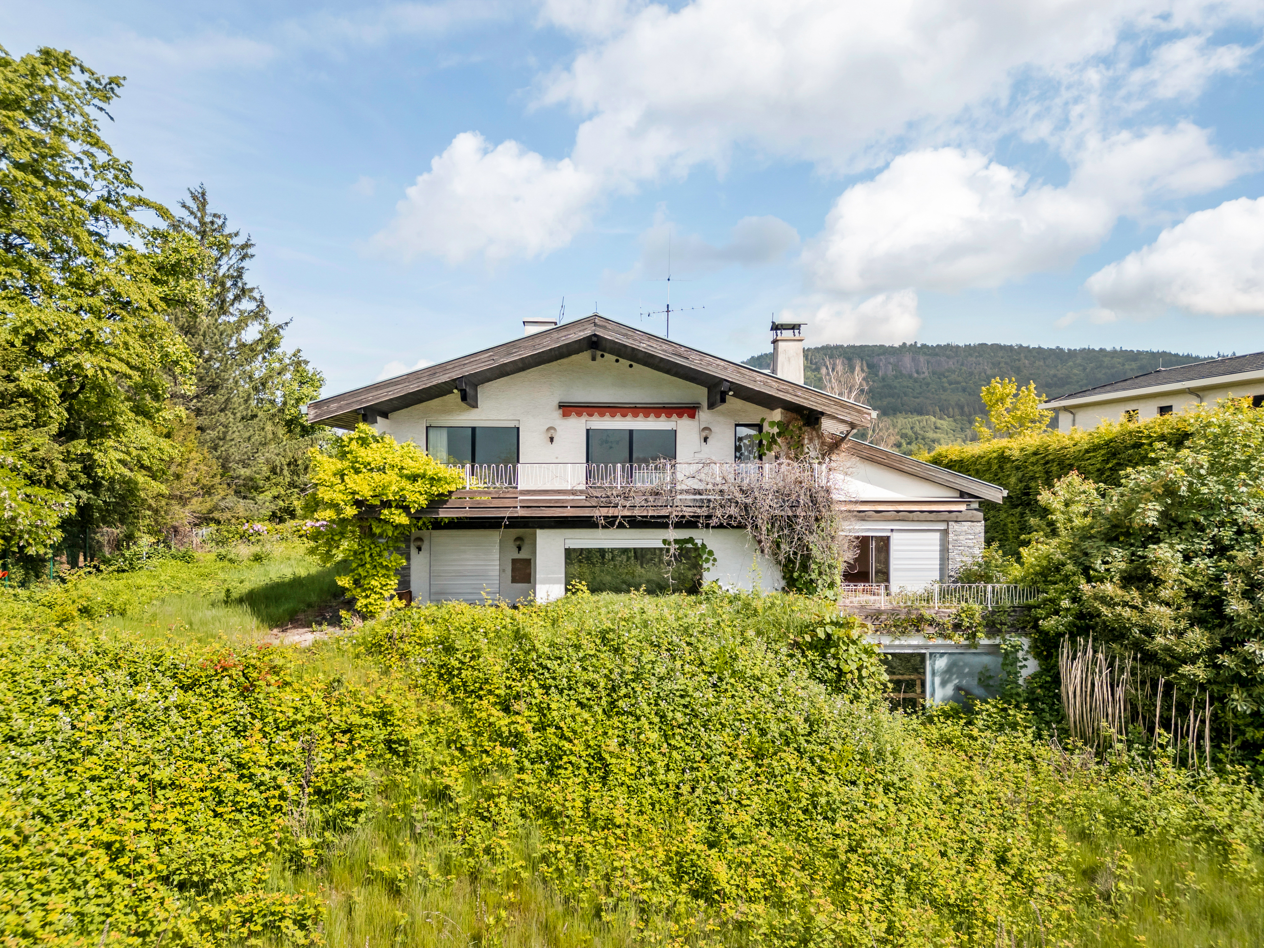 Sanierungsobjekt in außergewöhnlicher Aussichtslage