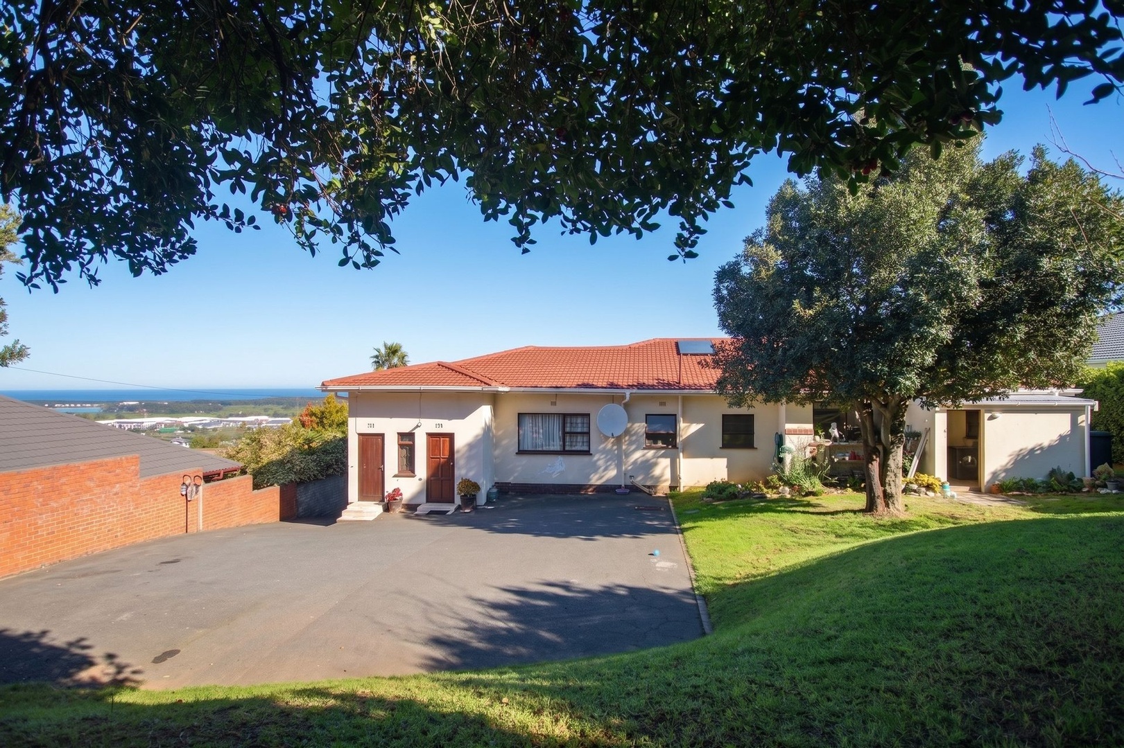 Spacious 3-Bed Family Home with Private Flatlet and Ocean Views