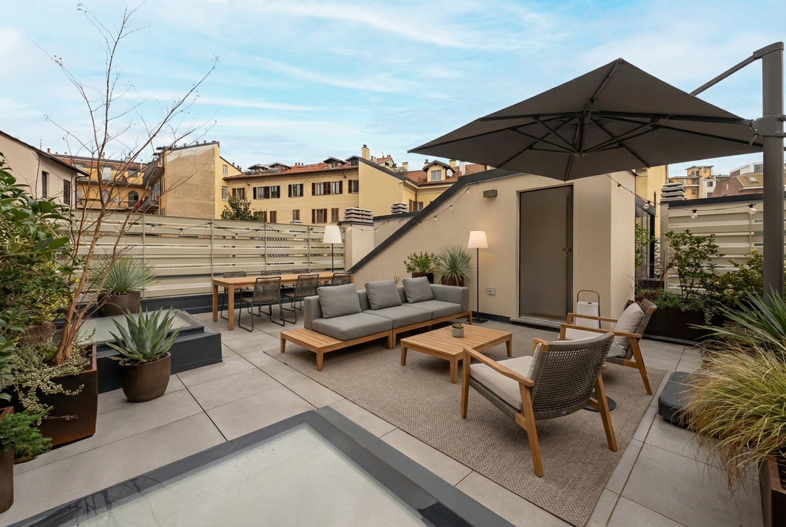 Elegant newly built apartment 
with large terrace and garage