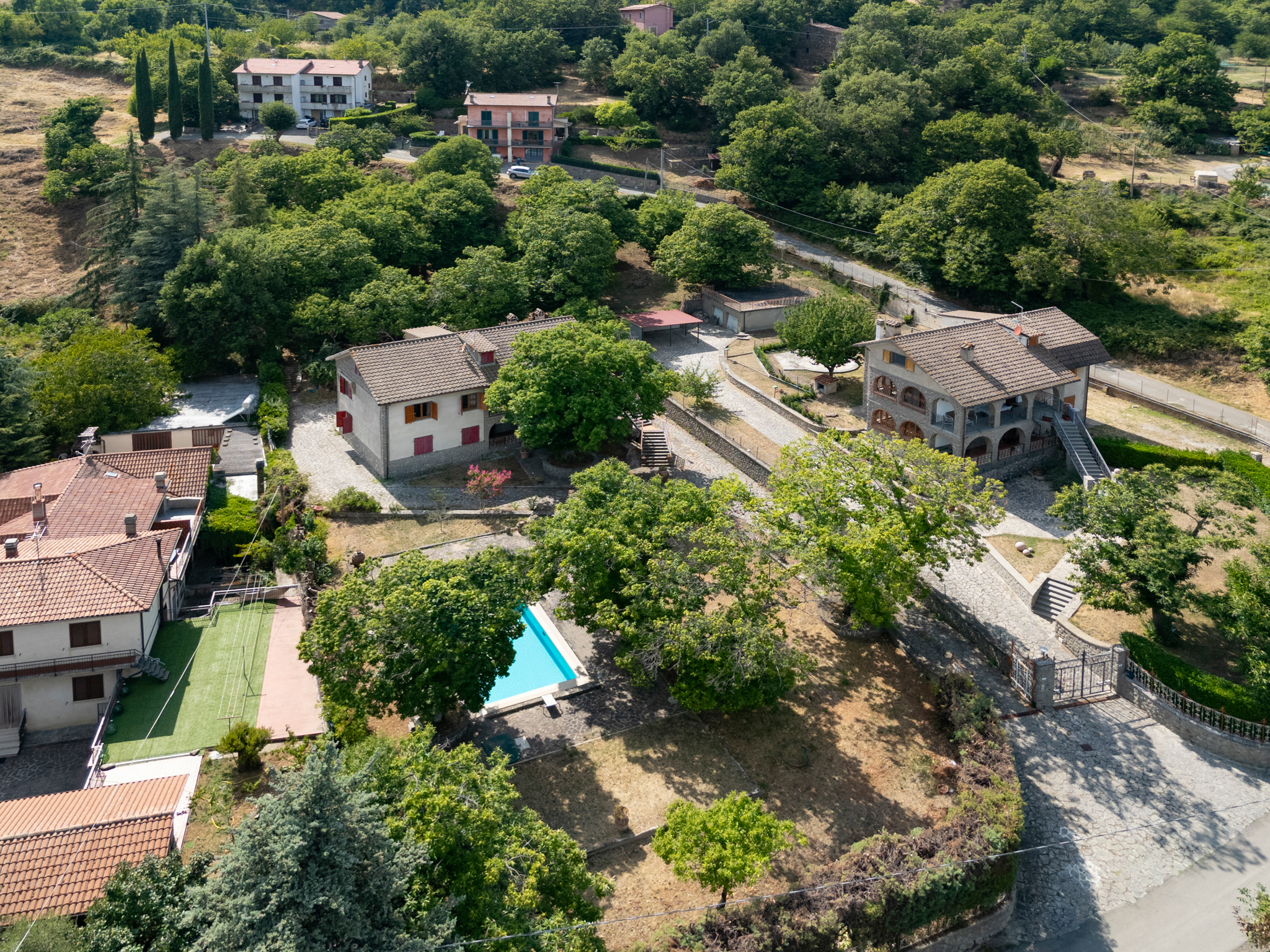 Farmhouse with pool and chestnut grove on the slopes of Mount Amiata