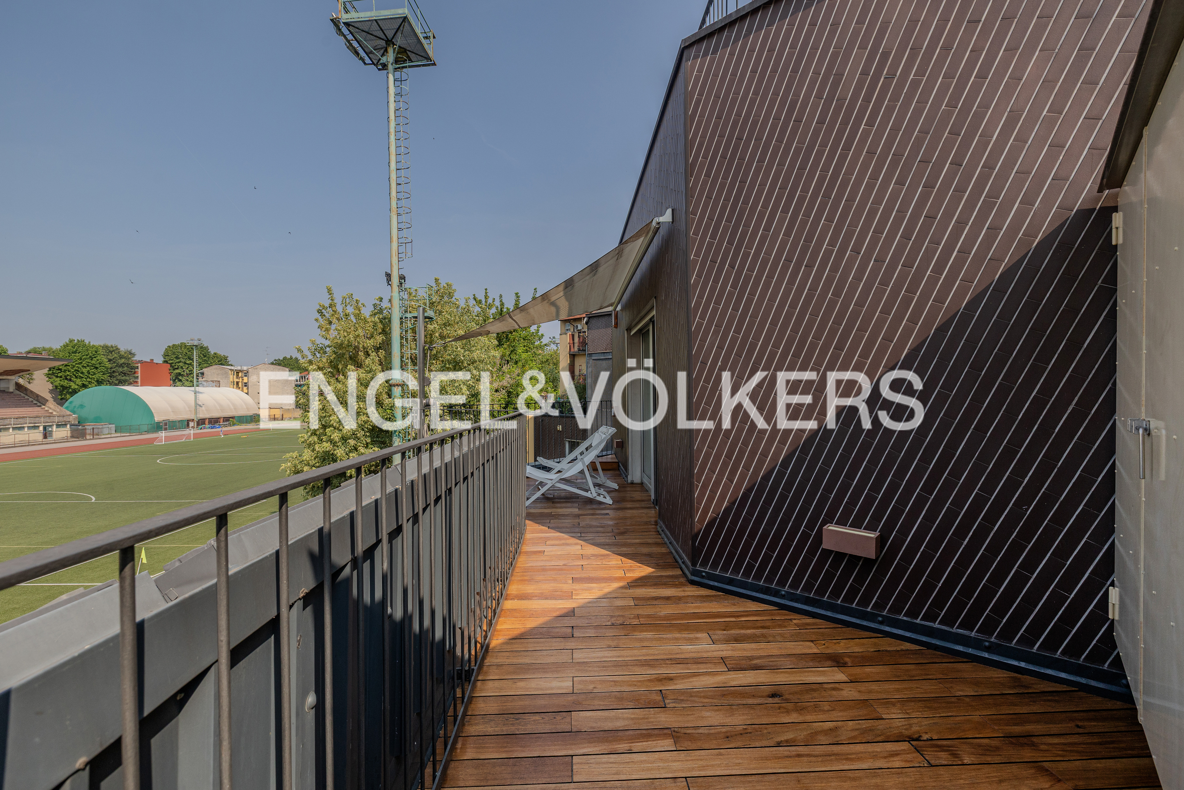 Contemporary design with terrace on the quiet via Tirso 9