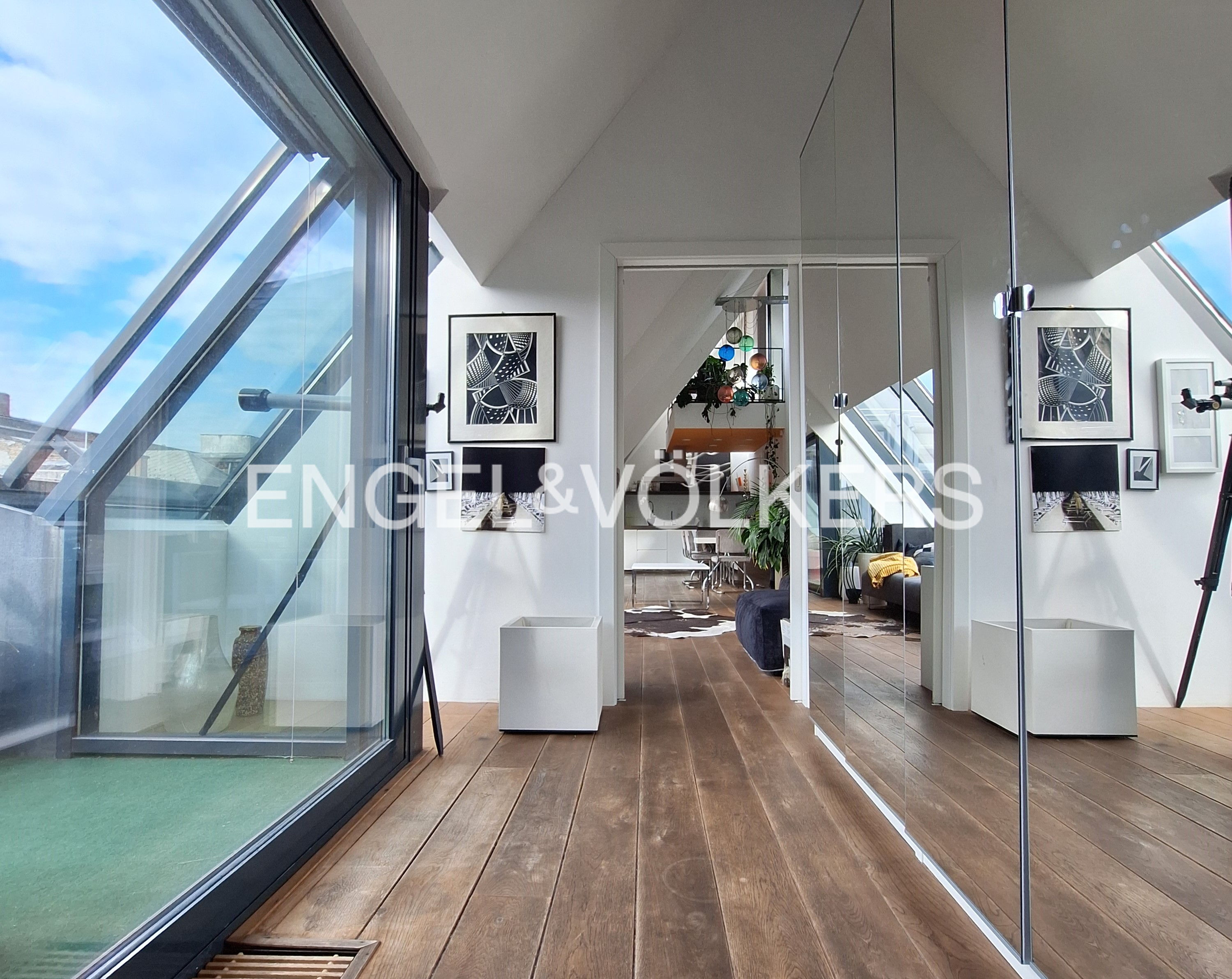 Art Deco Penthouse with Panoramic Views of Budapest