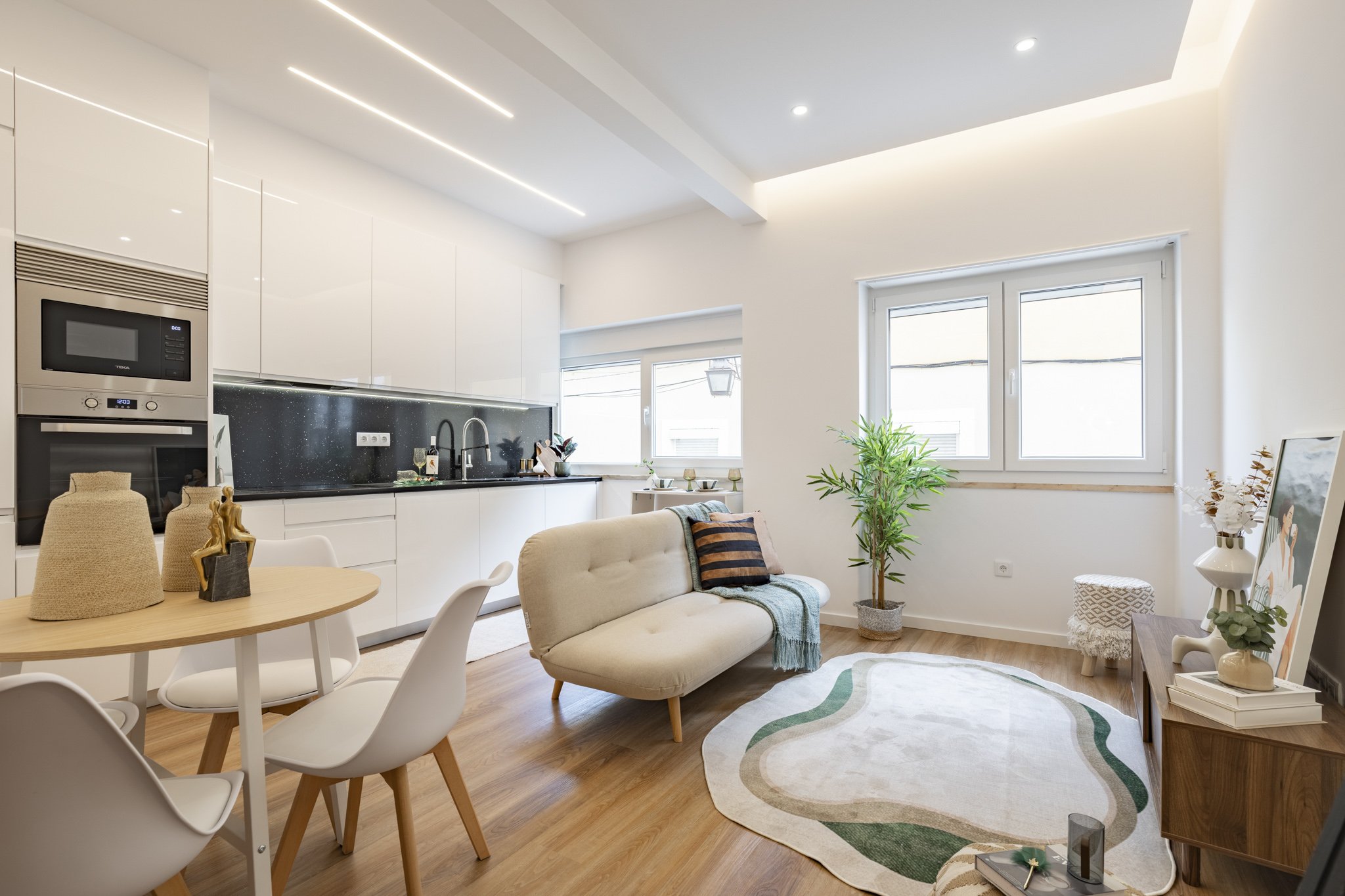 Renovated 3-Bedroom Apartment, Almada Center