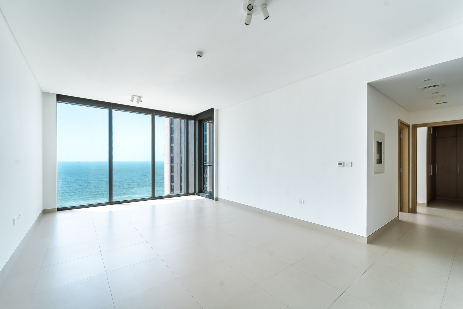 Unfurnished l Vacant l Sea View