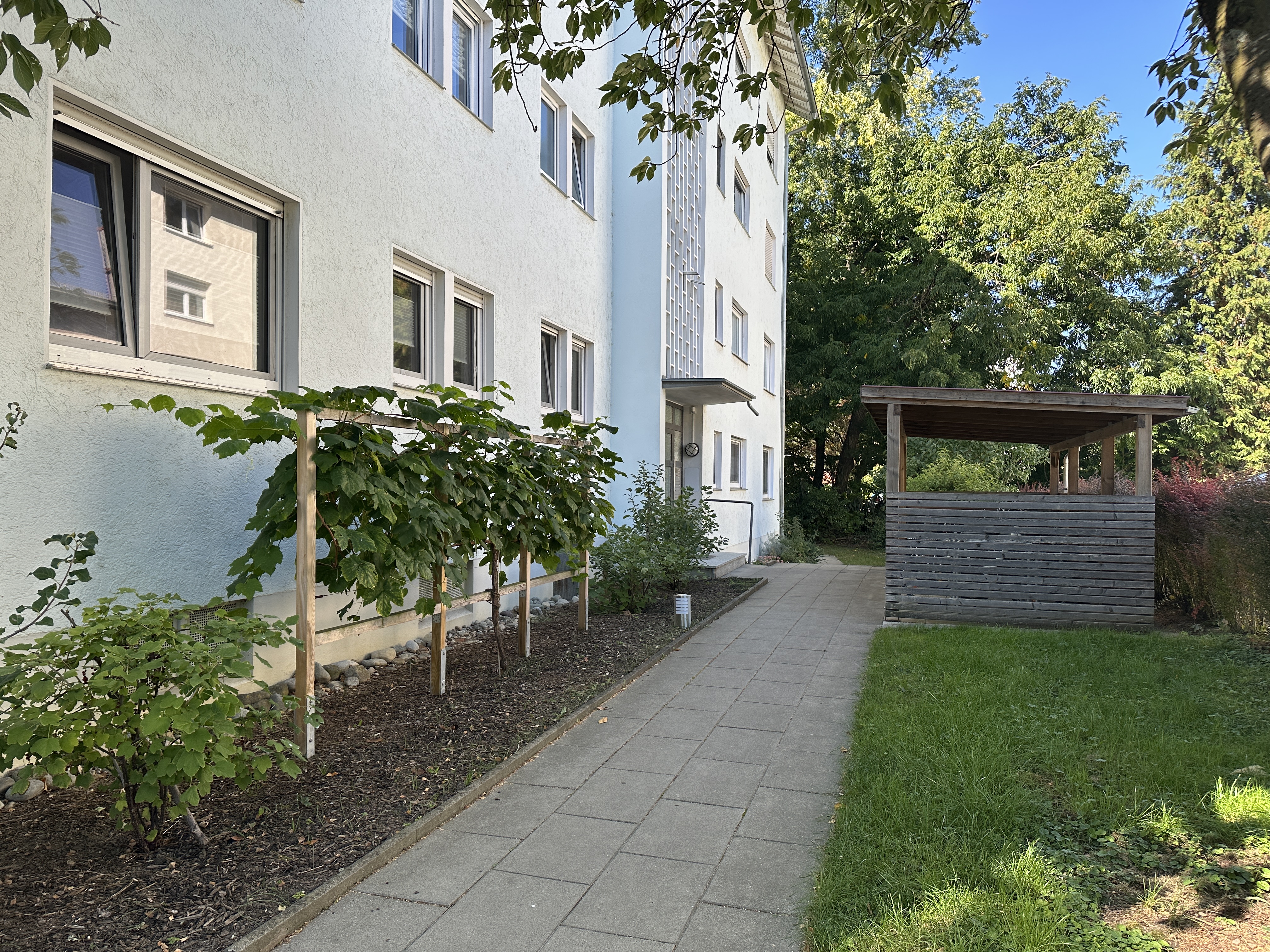 Stadtleben und Rückzugsort: Drei-Zimmer-Wohnung mit zwei Balkonen