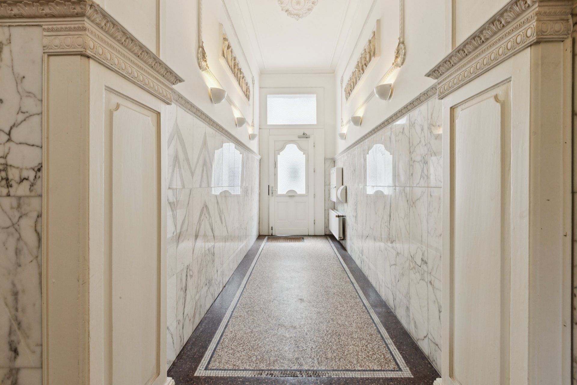 Elegant historic building at Carlsplatz – a true rarity