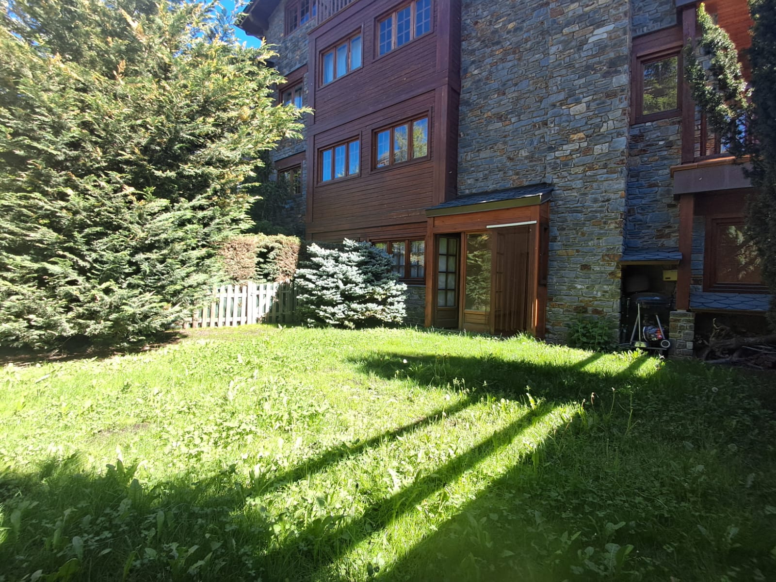 Property with large garden in the prestigious area of L’Aldosa – La Massana.