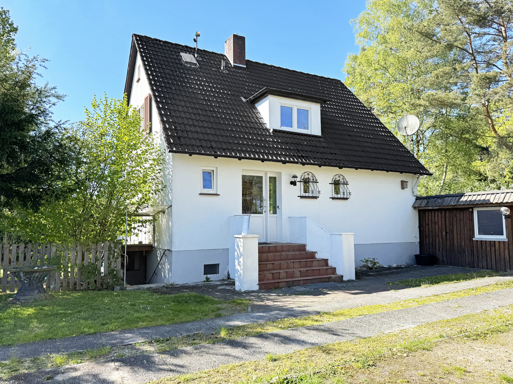 Einfamilienhaus mit großem Grundstück und viel Entwicklungspotenzial