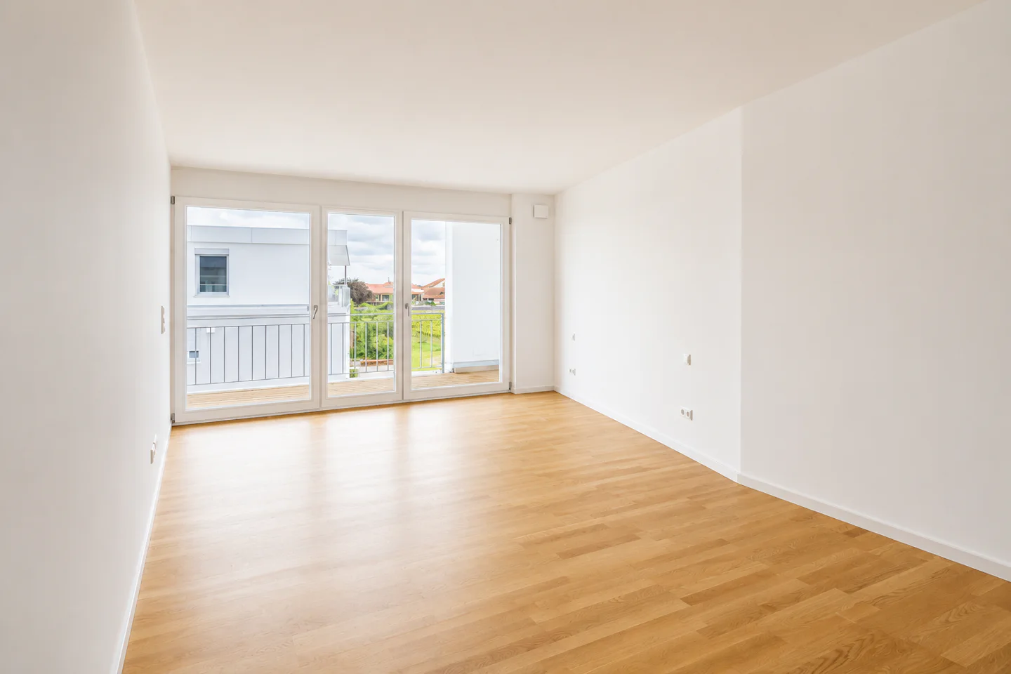 **RESERVIERT**Wohnen auf höchstem Niveau: Exklusive Neubauwohnung mit KfW-55-Standard und großer Süd-Terrasse! - Photo 1