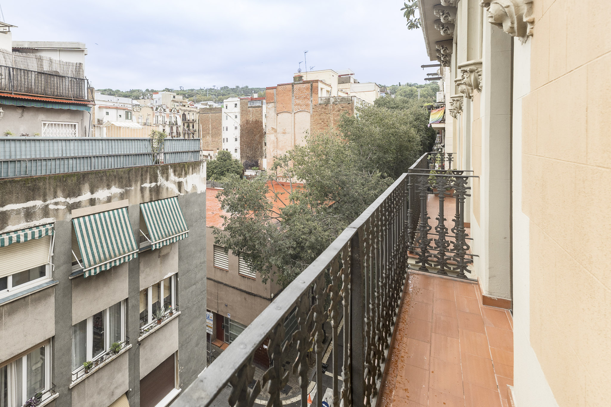 Spacious, quintessential Barcelona home on Carrer de Margarit: 90 m² on the 4th floor near the heart of Poble-sec