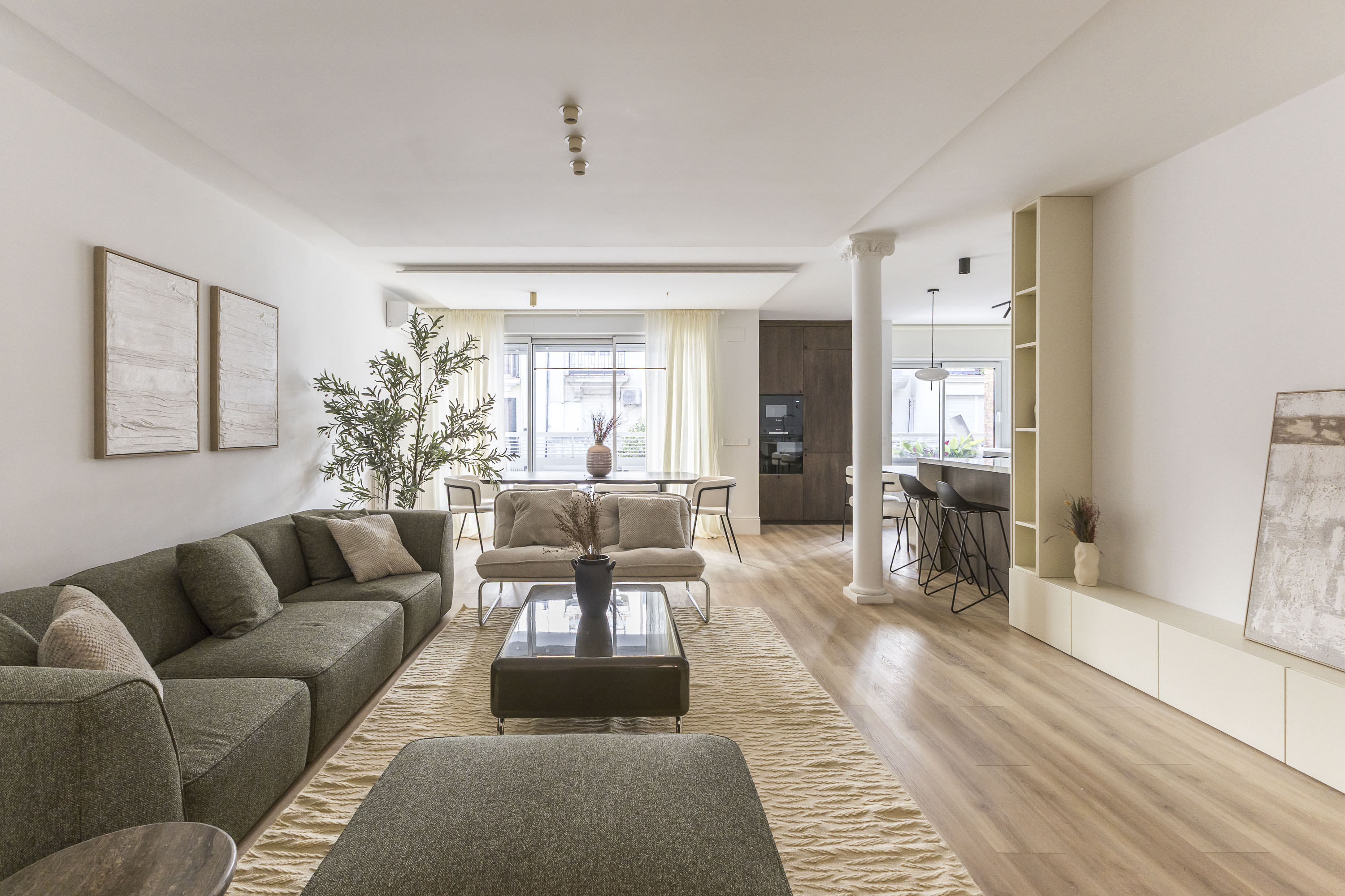 Exclusive apartment with pool and garage in Goya